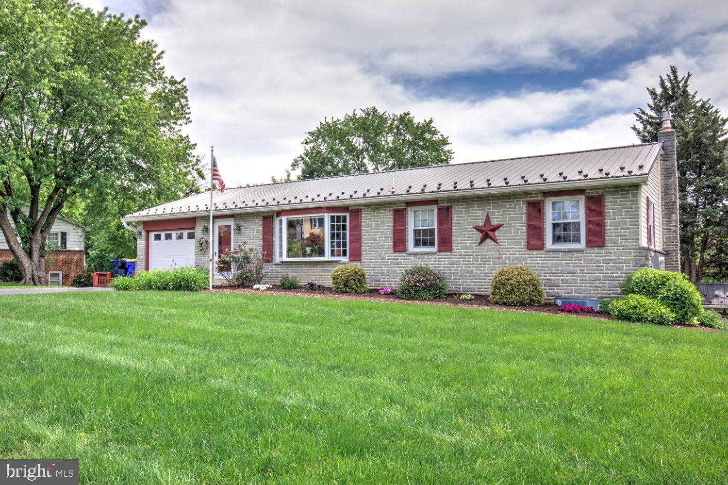 Ephrata, PA 17522,330 SOUTHVIEW DR