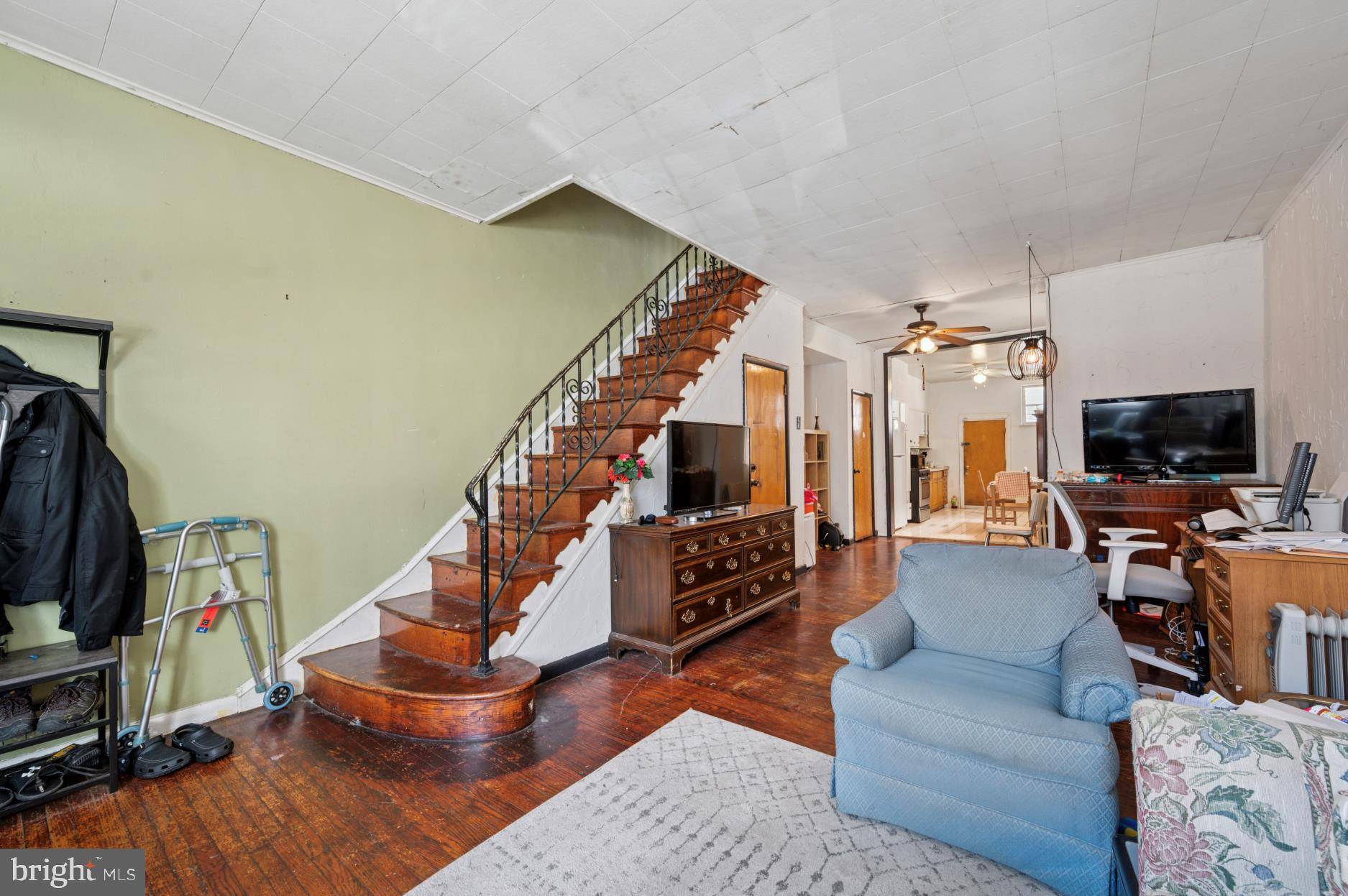 Philadelphia, PA 19145,2024 MIFFLIN ST