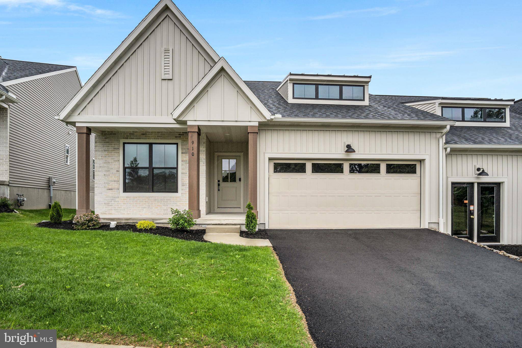 Palmyra, PA 17078,910 N LINCOLN ST #002-01