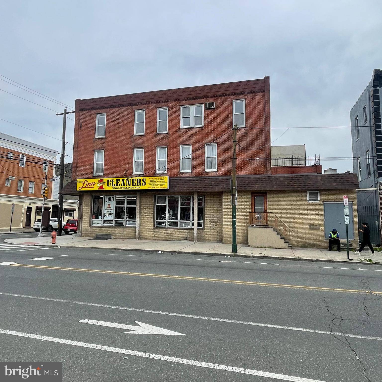 Philadelphia, PA 19145,2100-2102 S 15TH ST