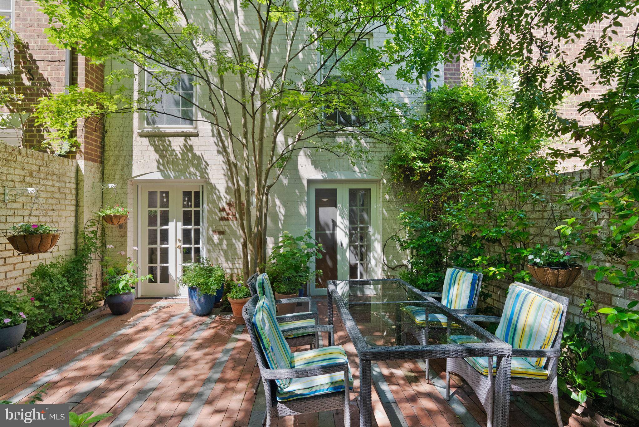 Alexandria, VA 22314,116 CAMERON MEWS