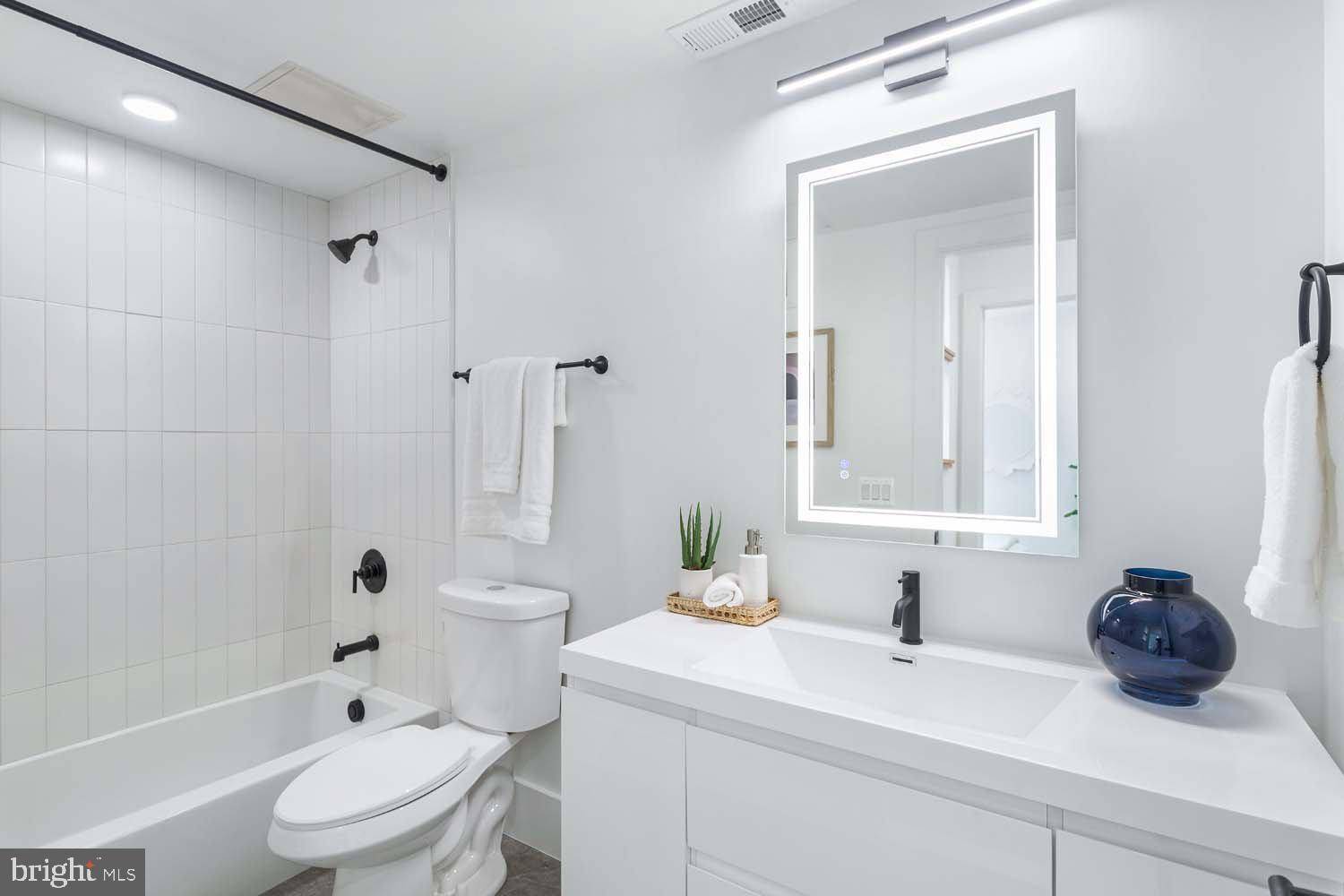 Washington, DC 20018,3200 22ND ST NE #202