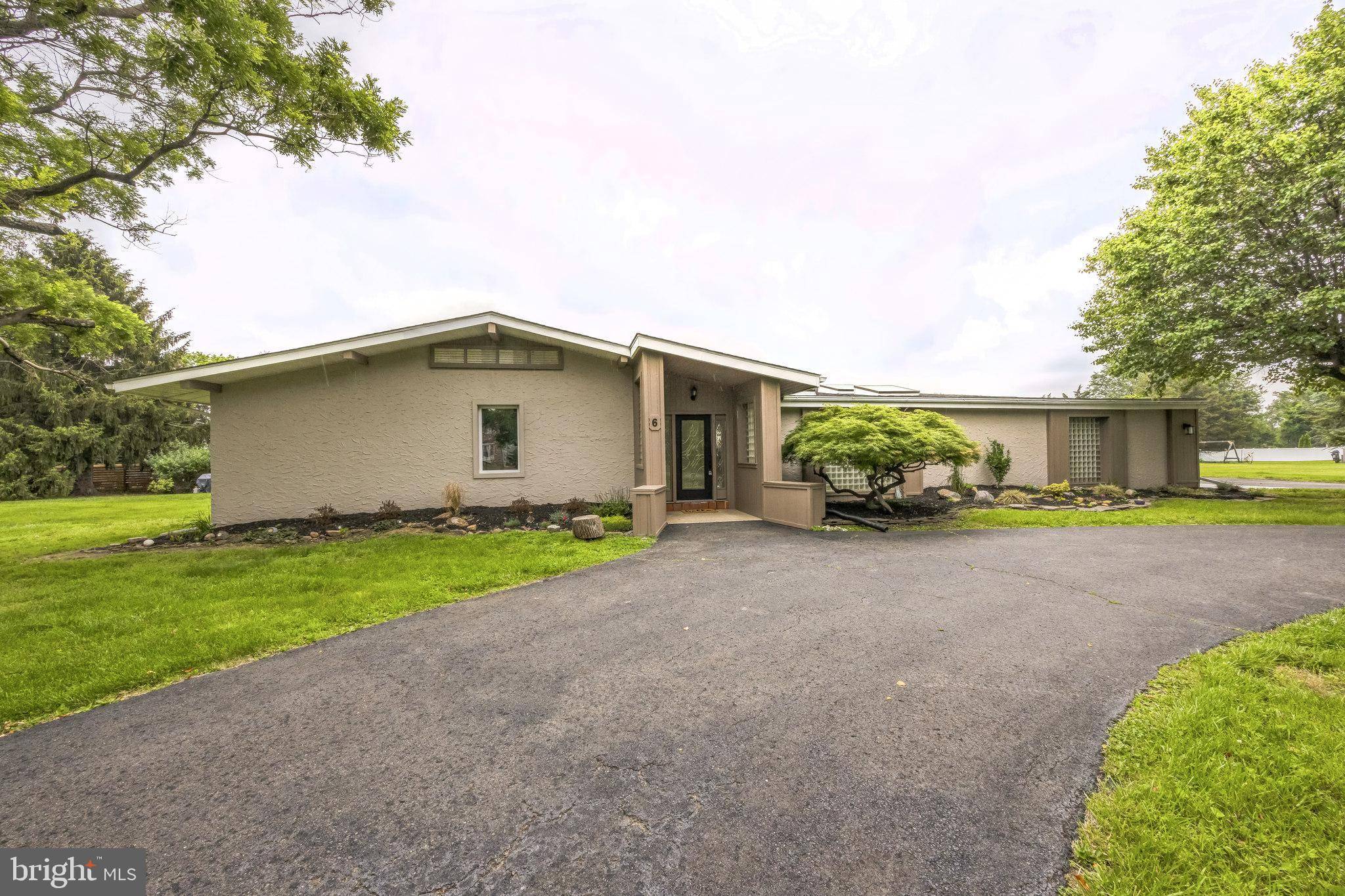 Trenton, NJ 08628,6 WHITEWOOD DR