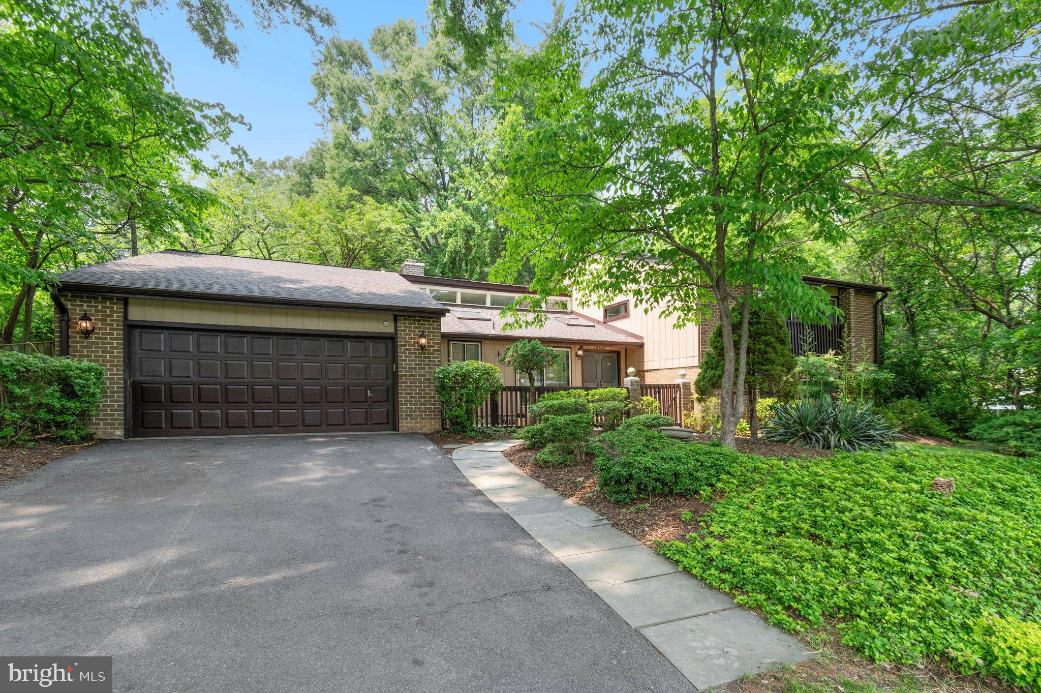 Oakton, VA 22124,10862 MEADOWLAND DR