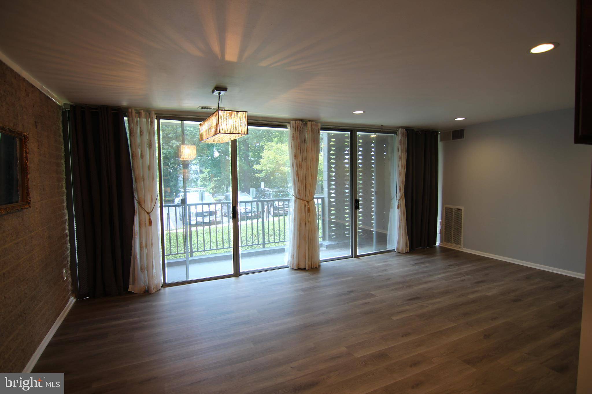 Annandale, VA 22003,4415 BRIARWOOD CT N #11