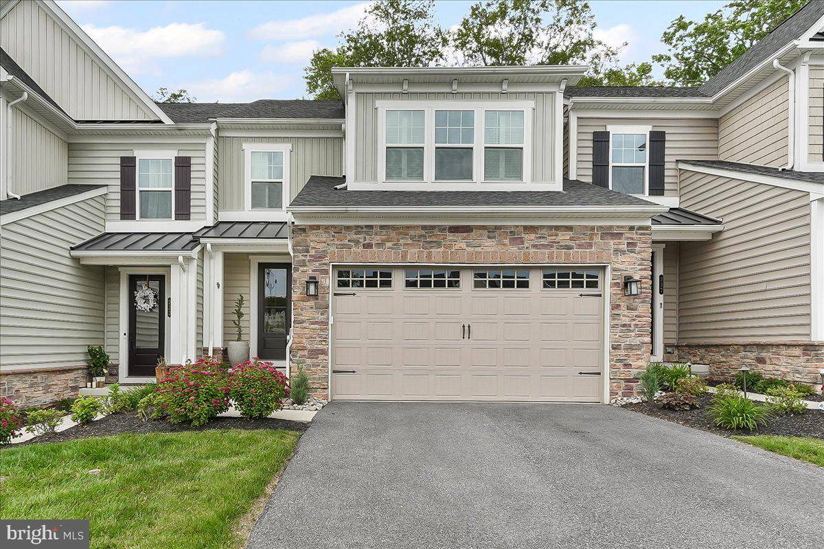 Media, PA 19063,235 W PONDS EDGE DR