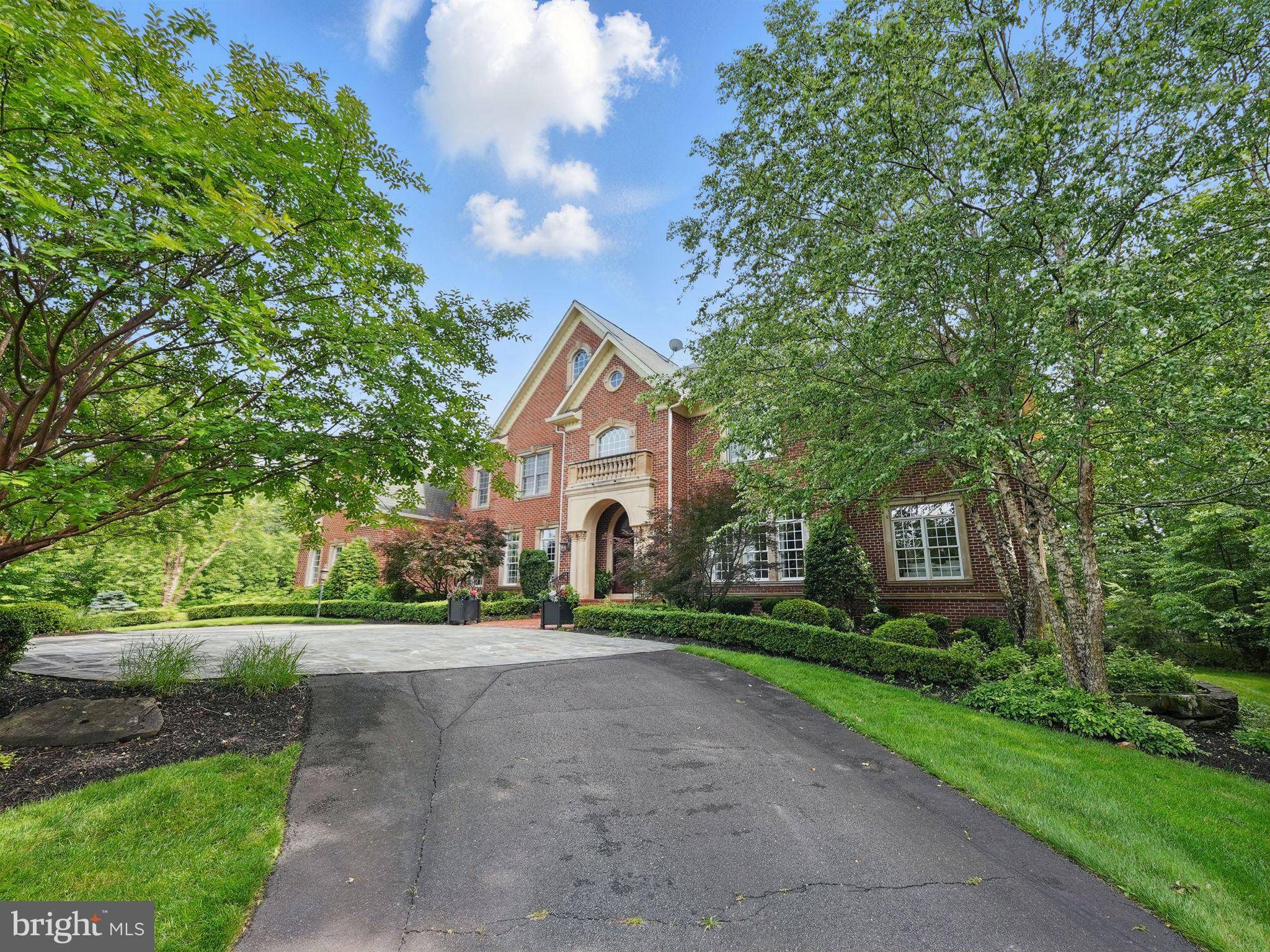 Oakton, VA 22124,2555 VALE RIDGE CT
