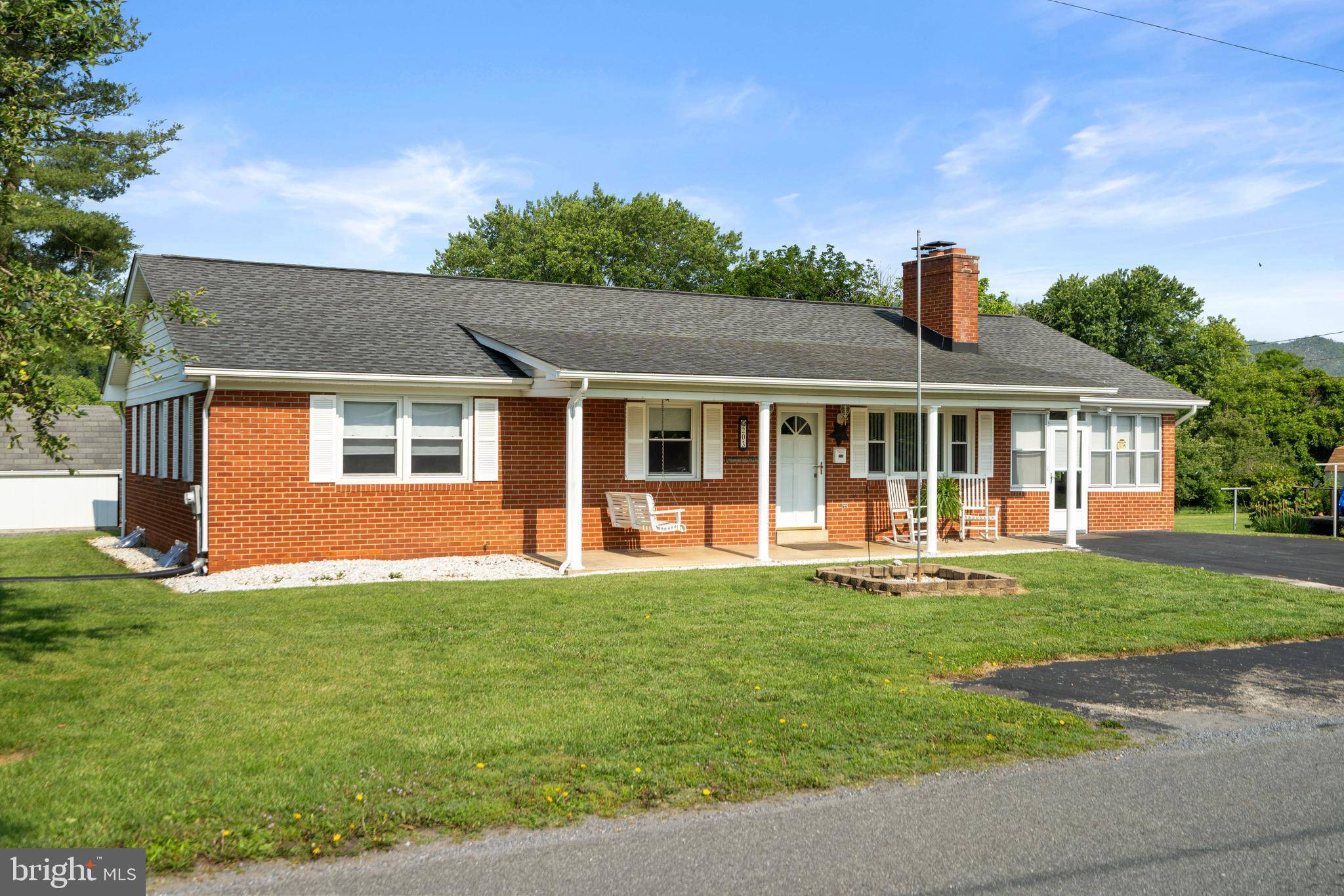 Shenandoah, VA 22849,203 SECOND ST