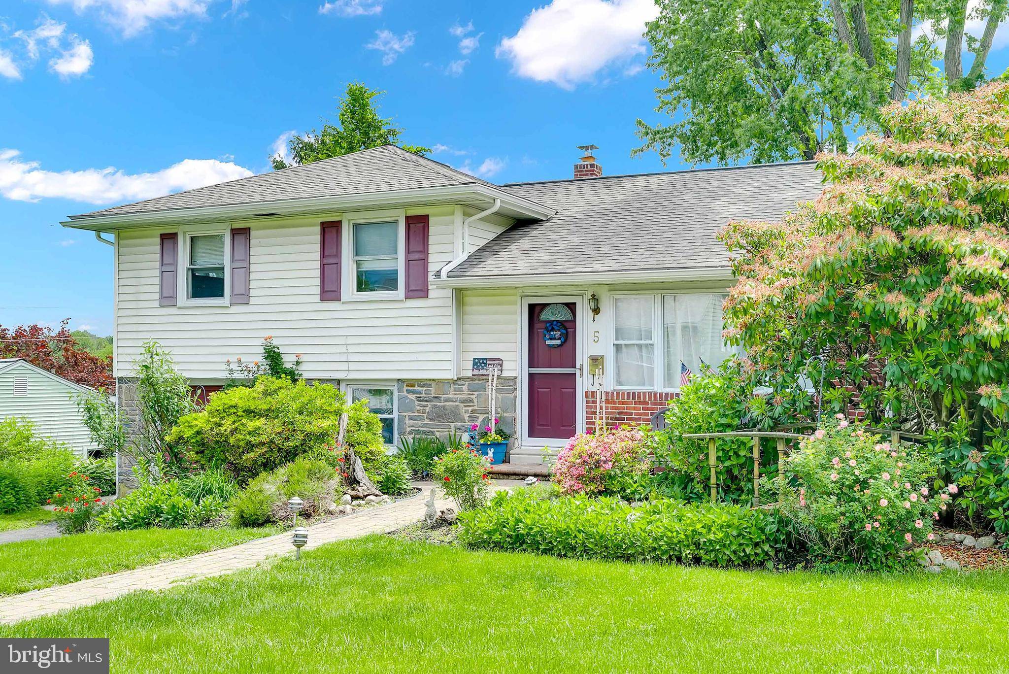 Broomall, PA 19008,5 DORSET DR