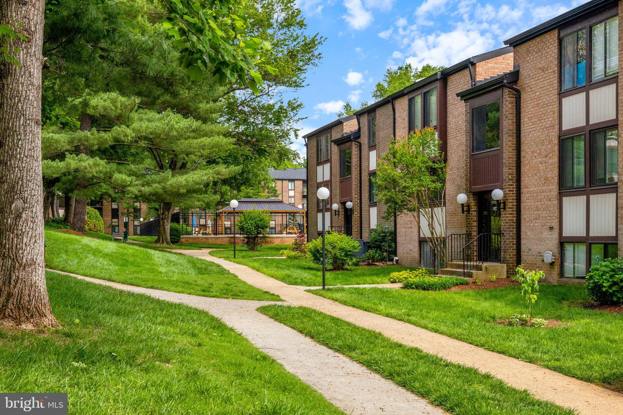 Fairfax, VA 22031,9731 KINGS CROWN CT #201