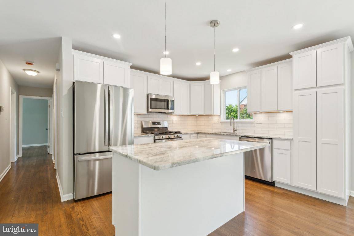 Suitland, MD 20746,3713 DEMING DR