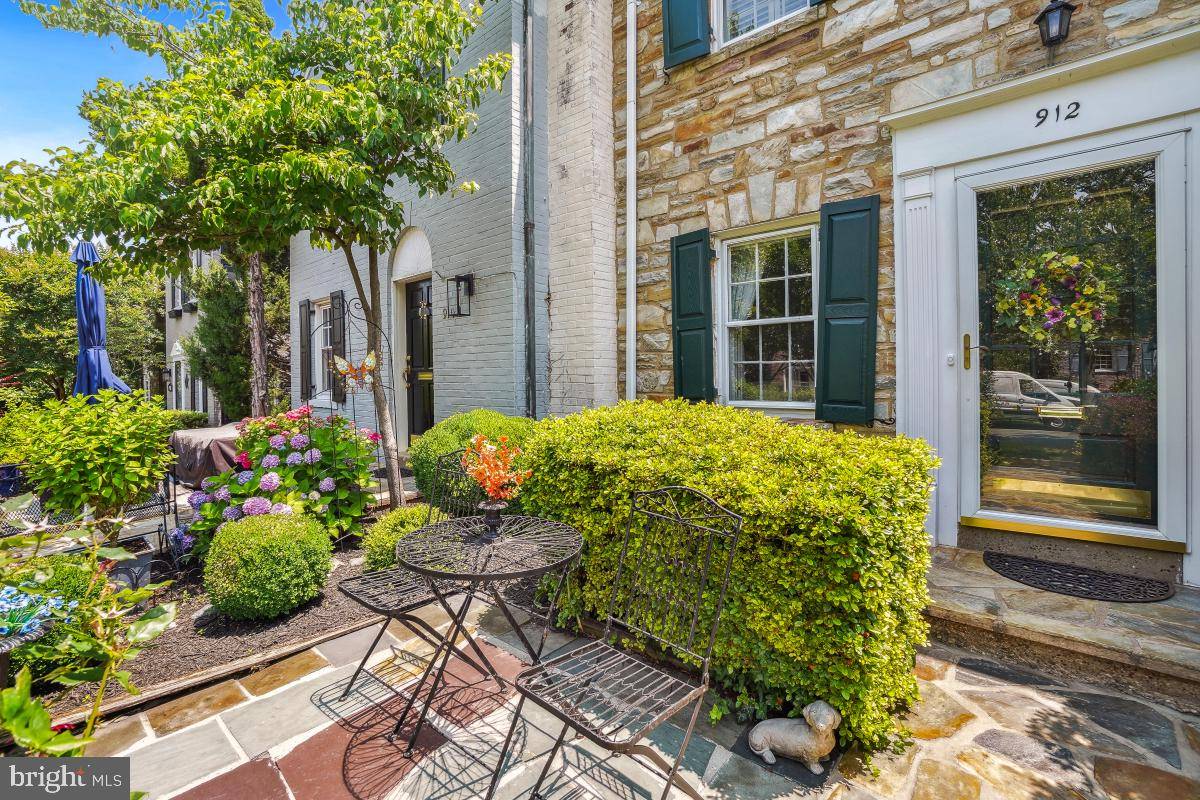 Alexandria, VA 22314,912 S SAINT ASAPH ST