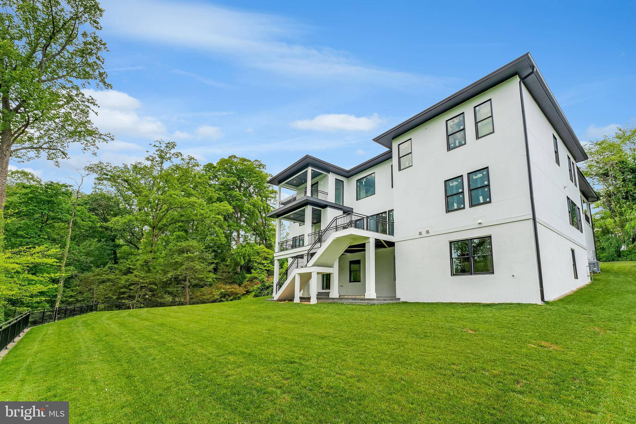 Mclean, VA 22101,1434 WAGGAMAN CIR