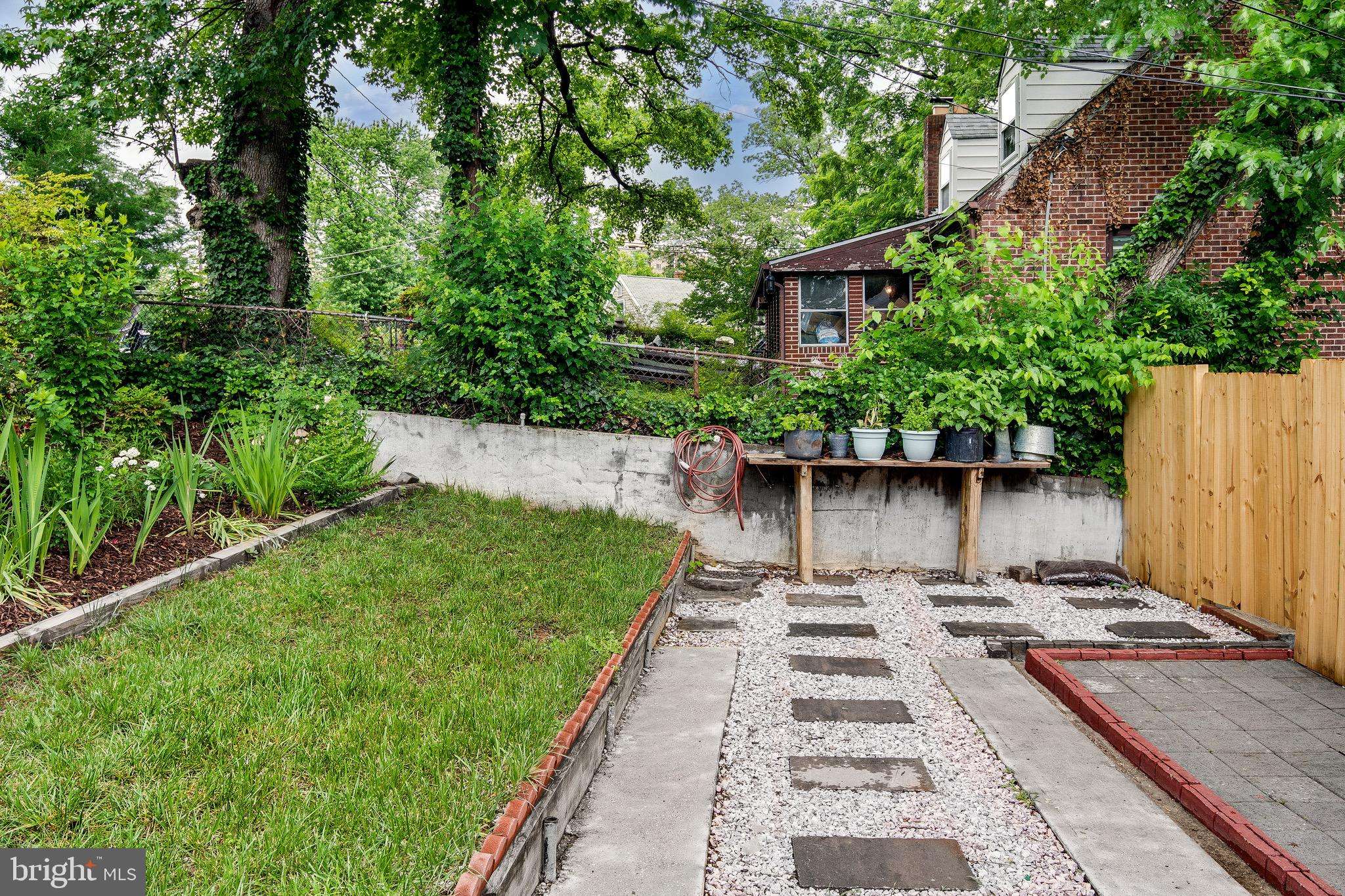 Alexandria, VA 22303,2322 FORT DR