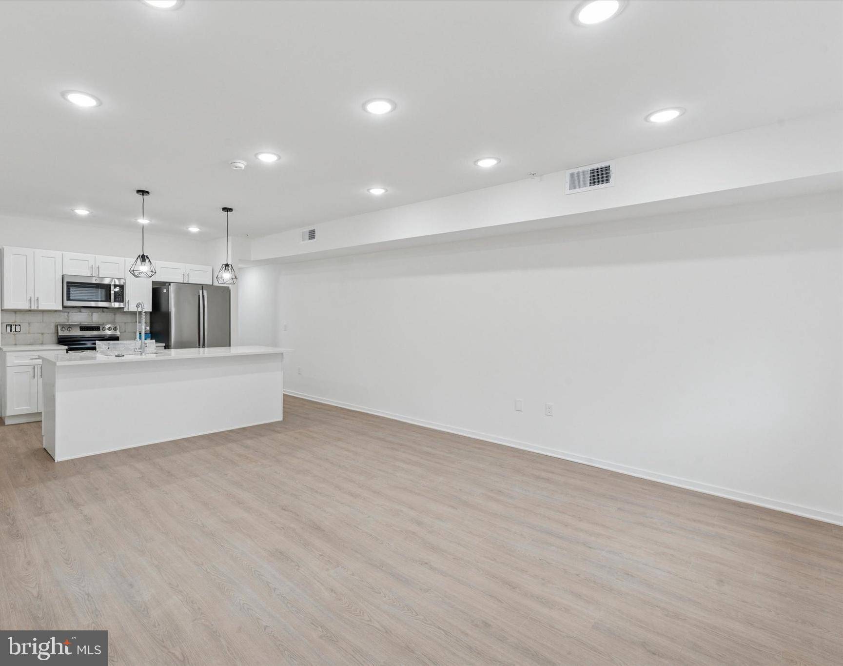 Philadelphia, PA 19147,615 S 3RD ST #2