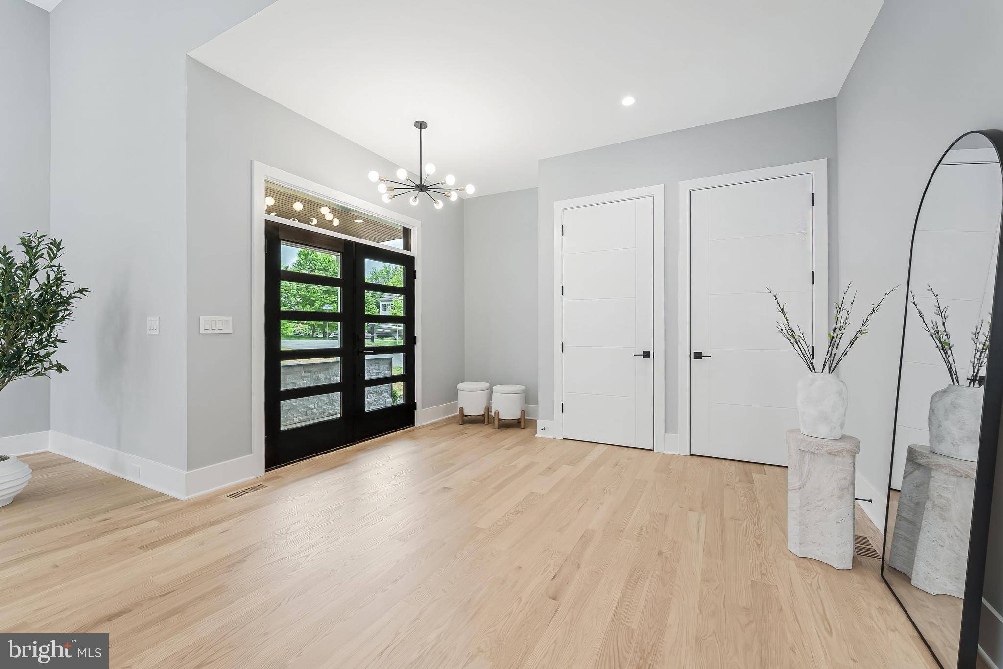 Mclean, VA 22101,1052 BALLS HILL RD