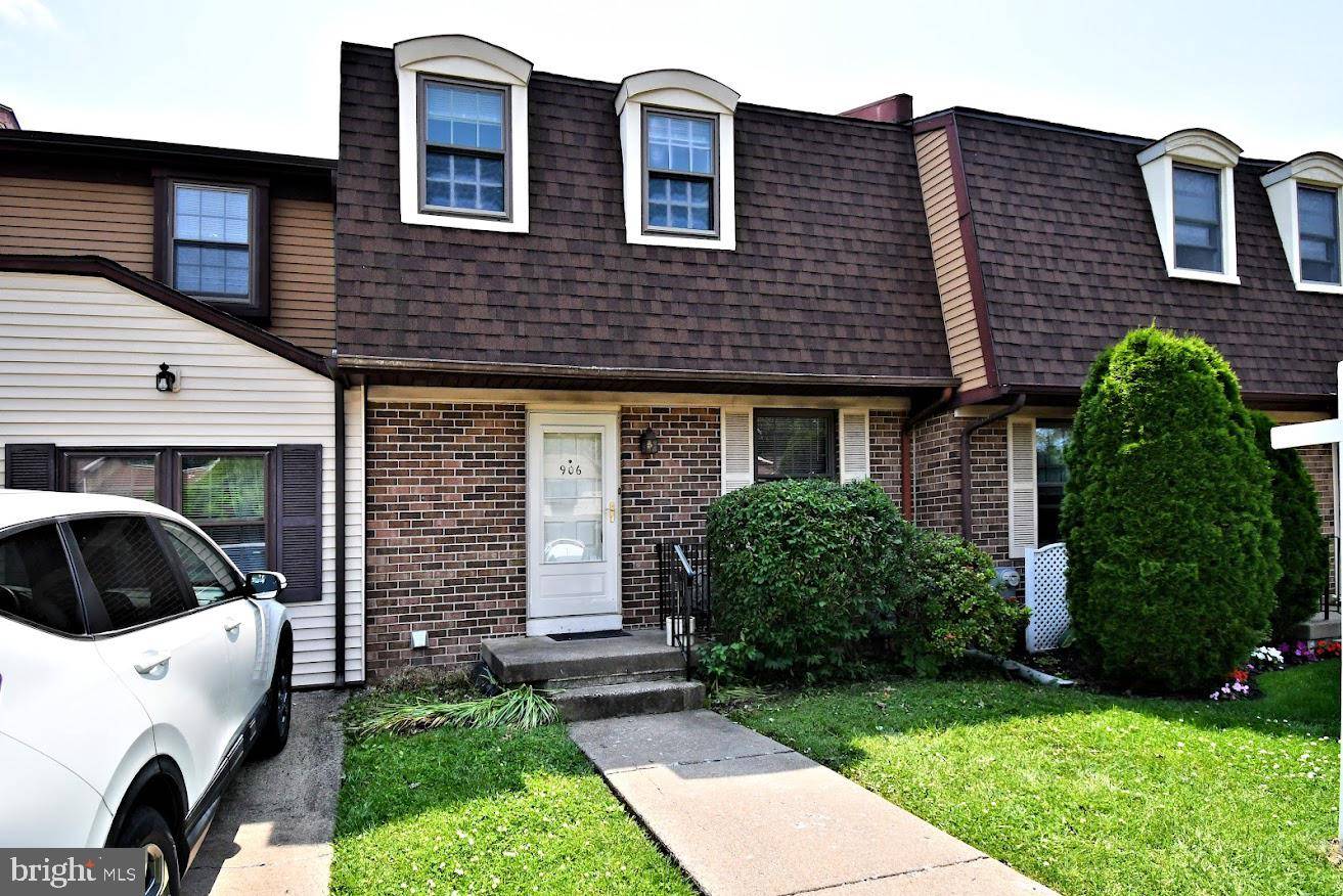 Warminster, PA 18974,906 CLOVER PL