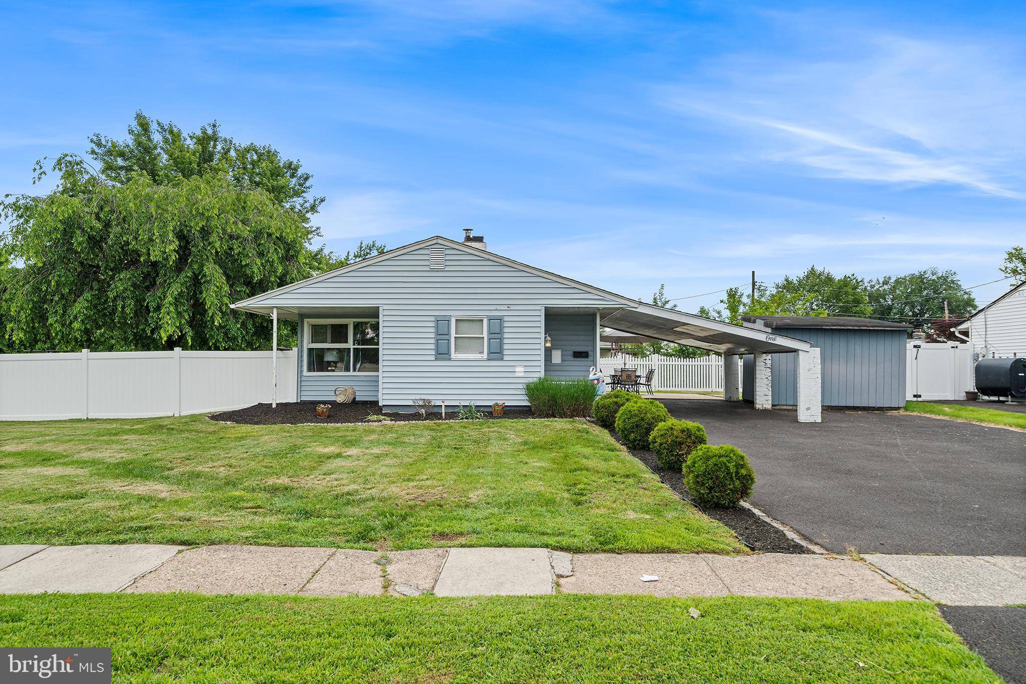 Levittown, PA 19055,1 SWAN LN