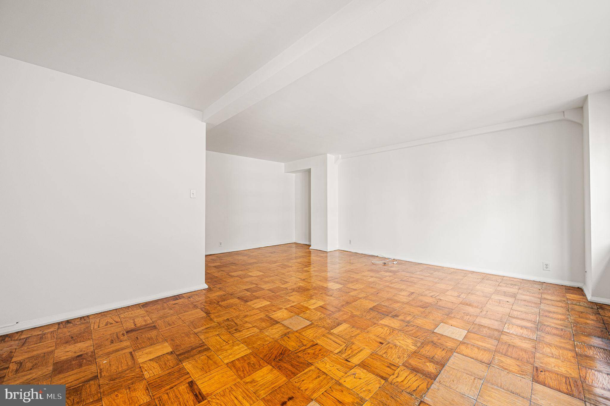 Philadelphia, PA 19103,220 W RITTENHOUSE SQ #6F