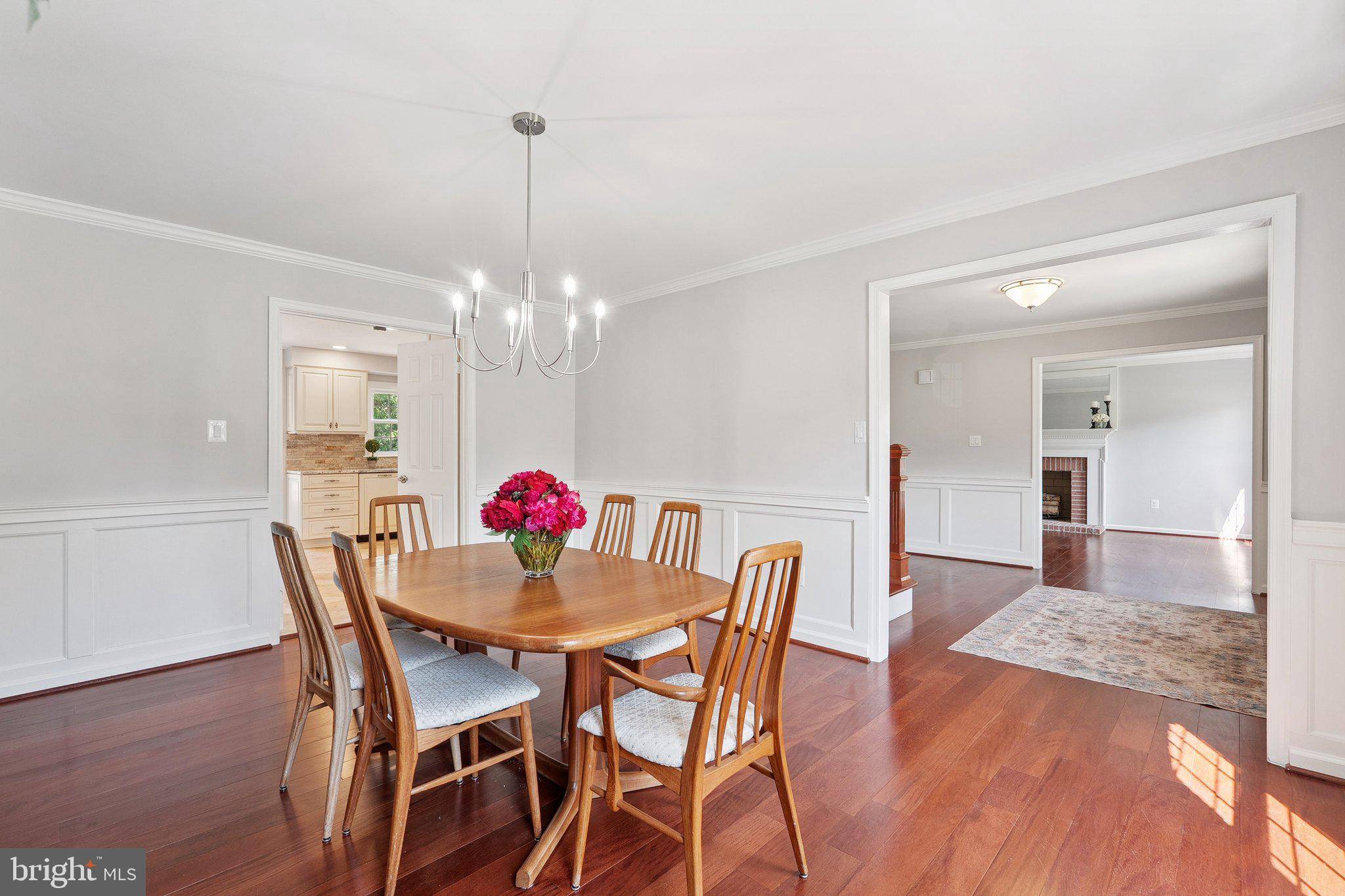 Vienna, VA 22182,9802 DAYS FARM DR