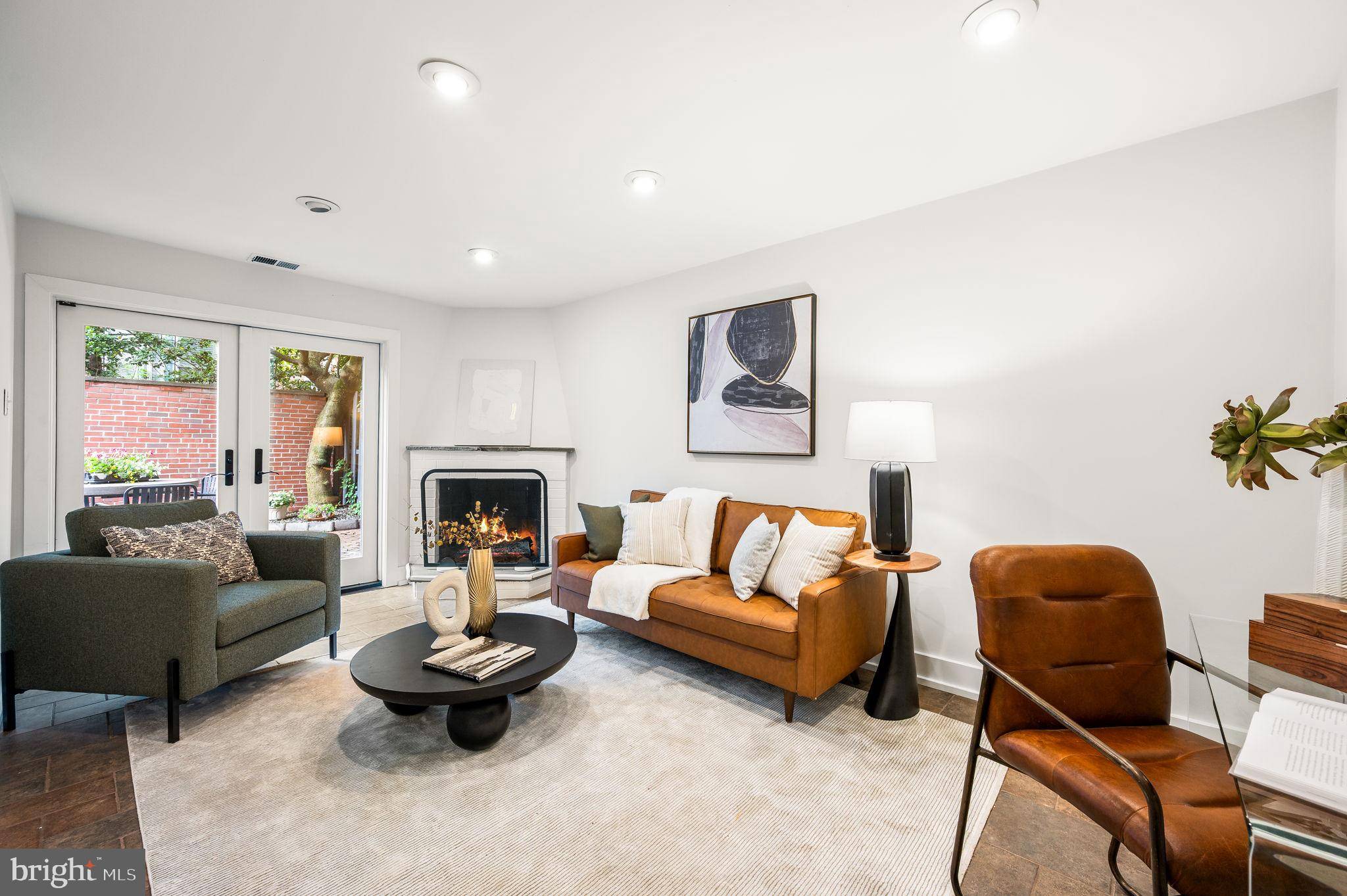 Philadelphia, PA 19103,2211 PANAMA ST