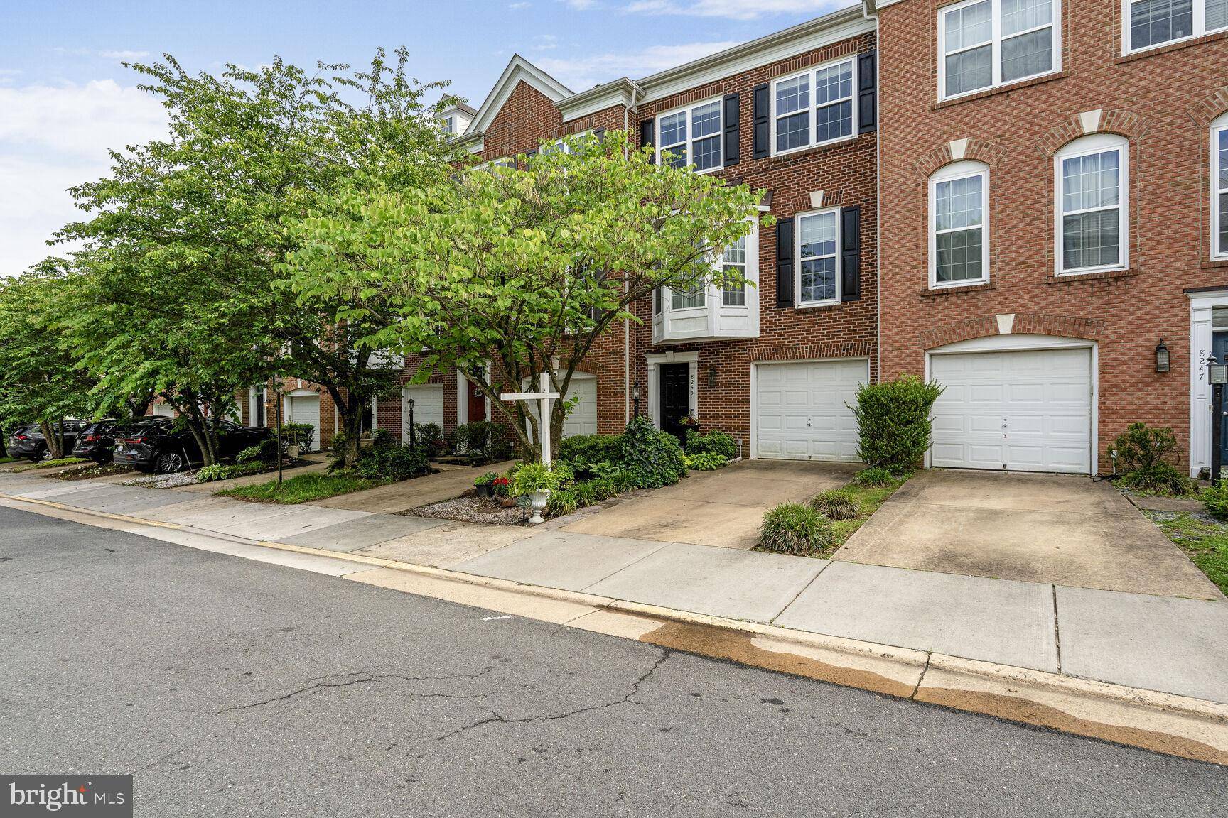 Lorton, VA 22079,8245 SINGLELEAF LN