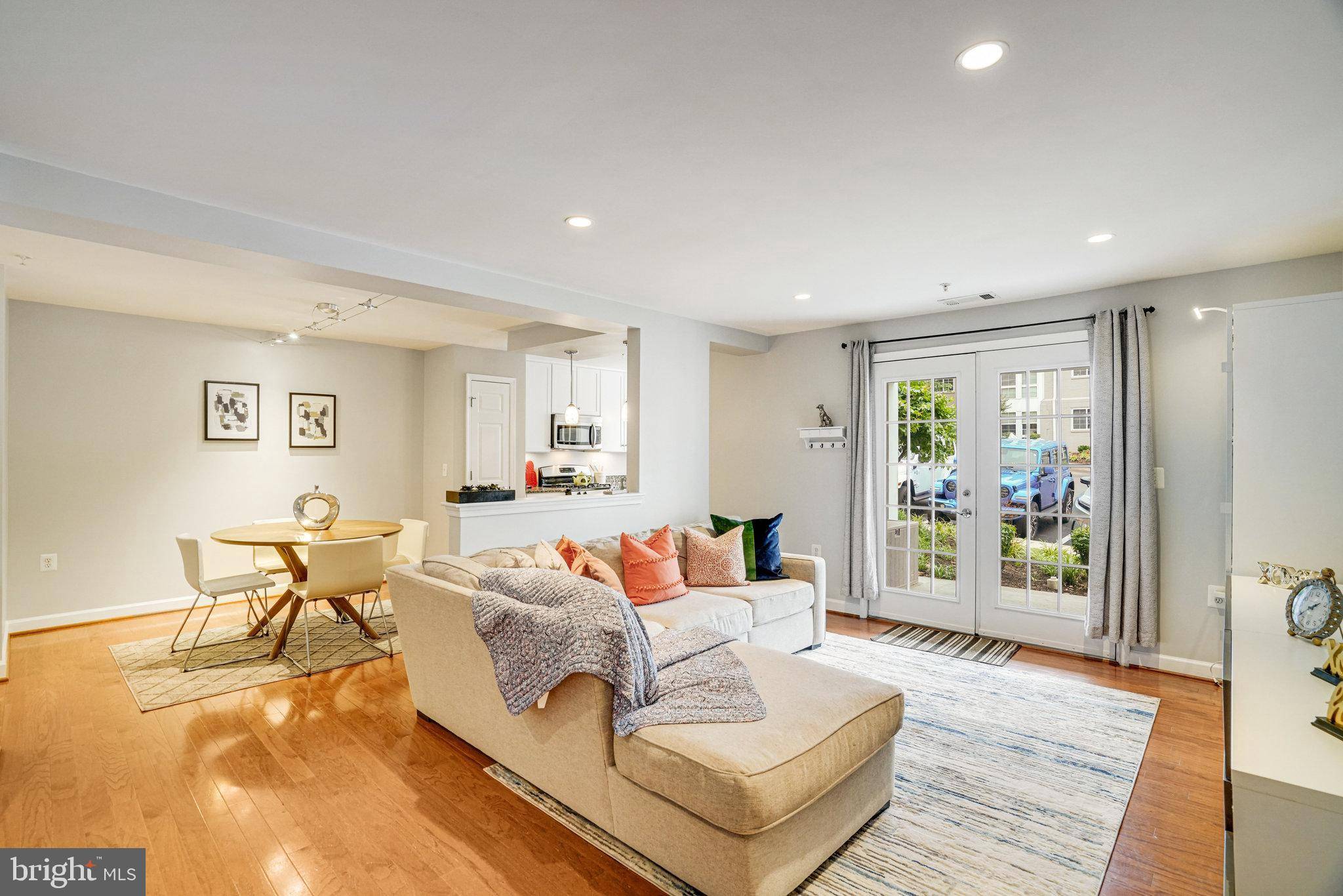 Arlington, VA 22204,4149 S FOUR MILE RUN DR #201