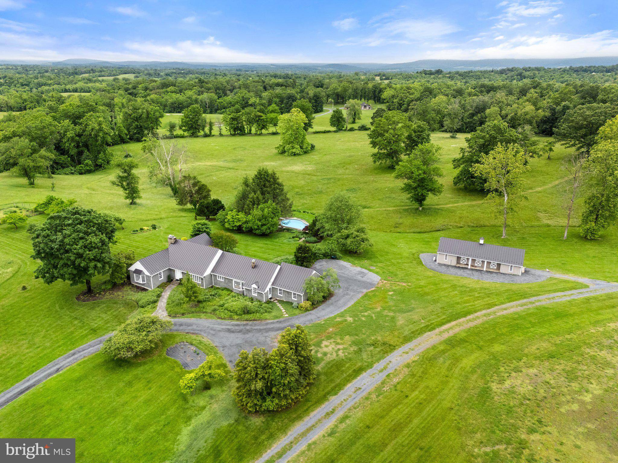 Middleburg, VA 20117,22693 ST LOUIS RD