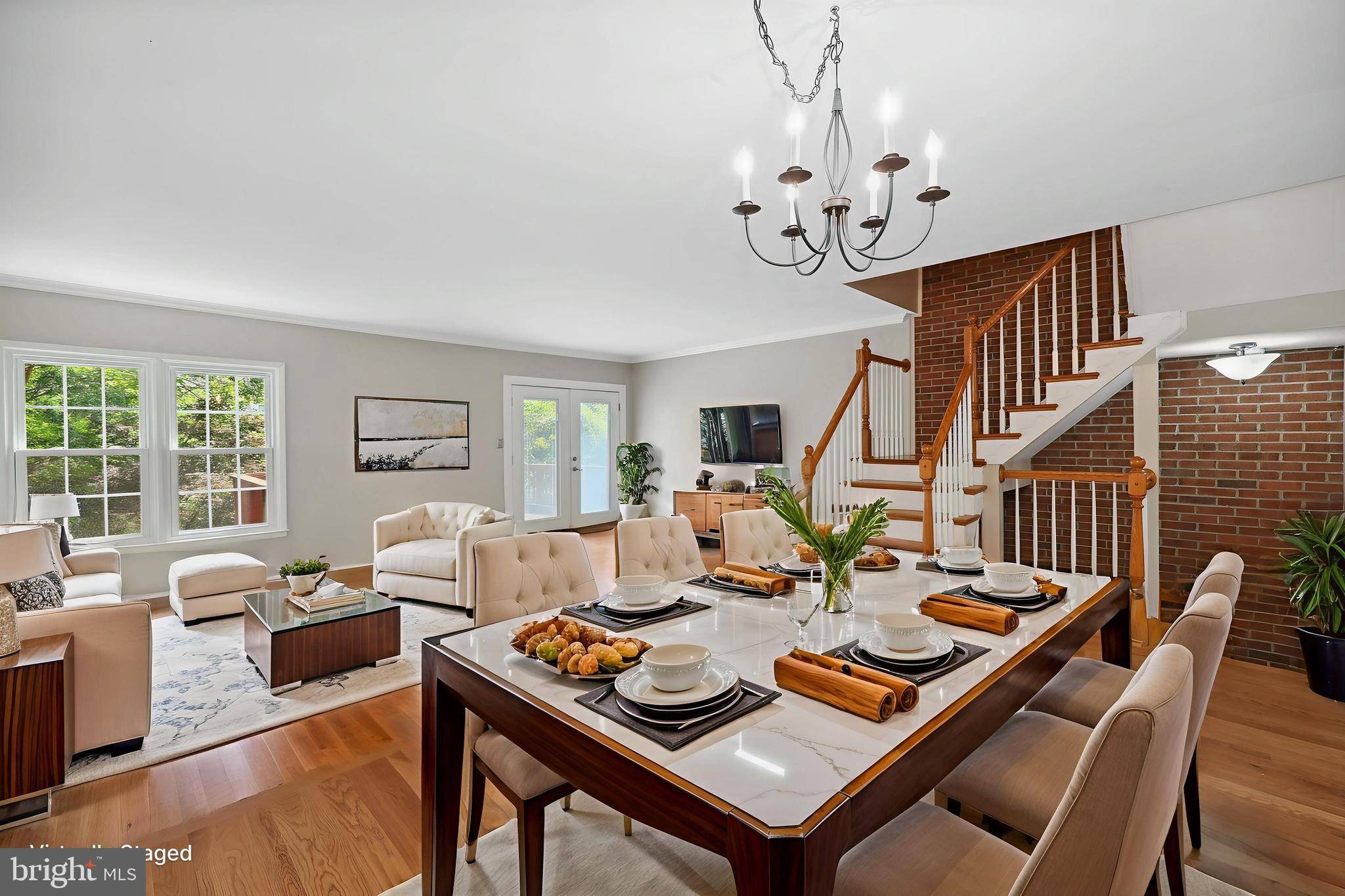 Vienna, VA 22181,2893 SUTTON OAKS LN