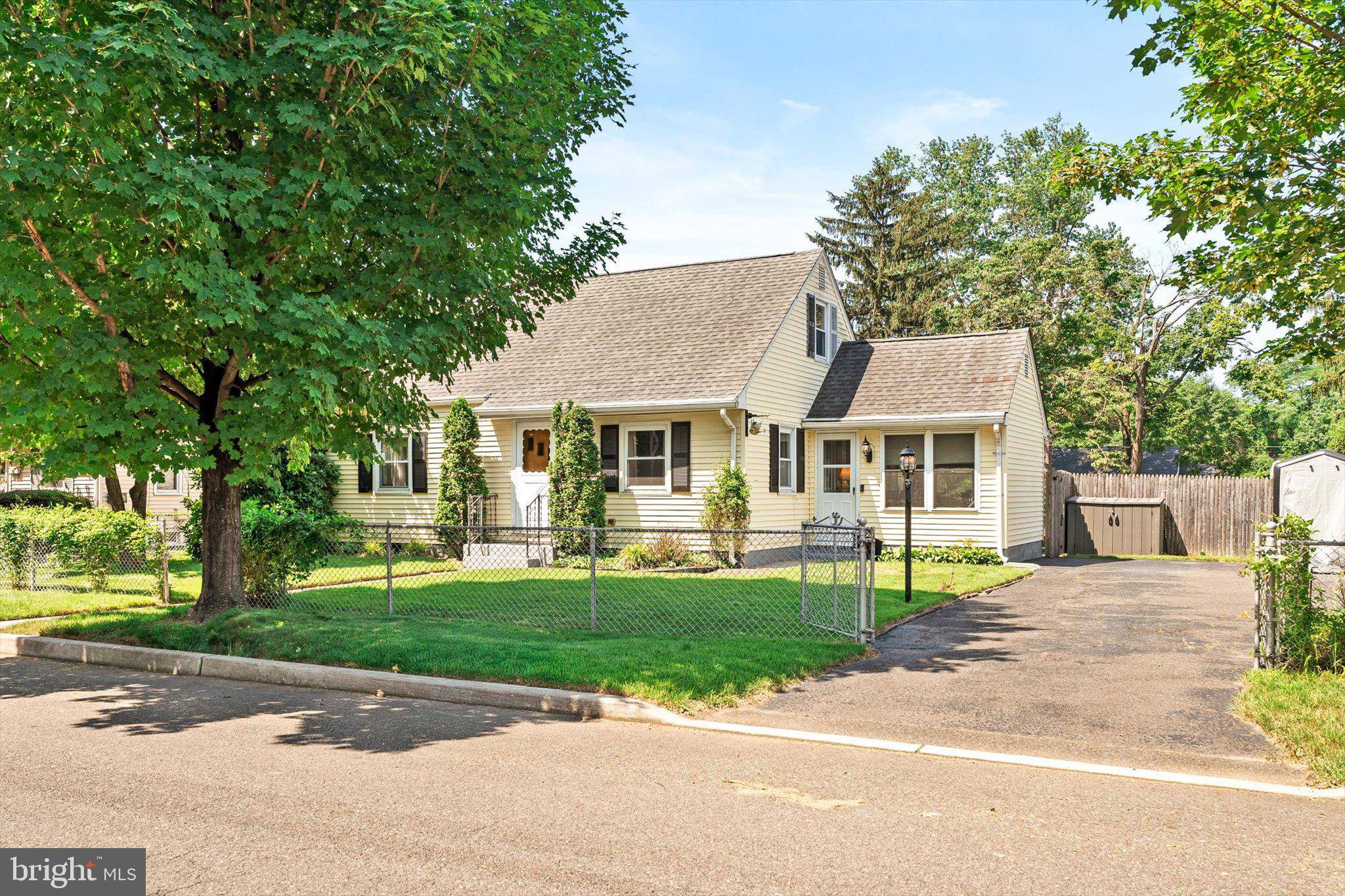 Hamilton, NJ 08619,150 SAYBROOK AVE