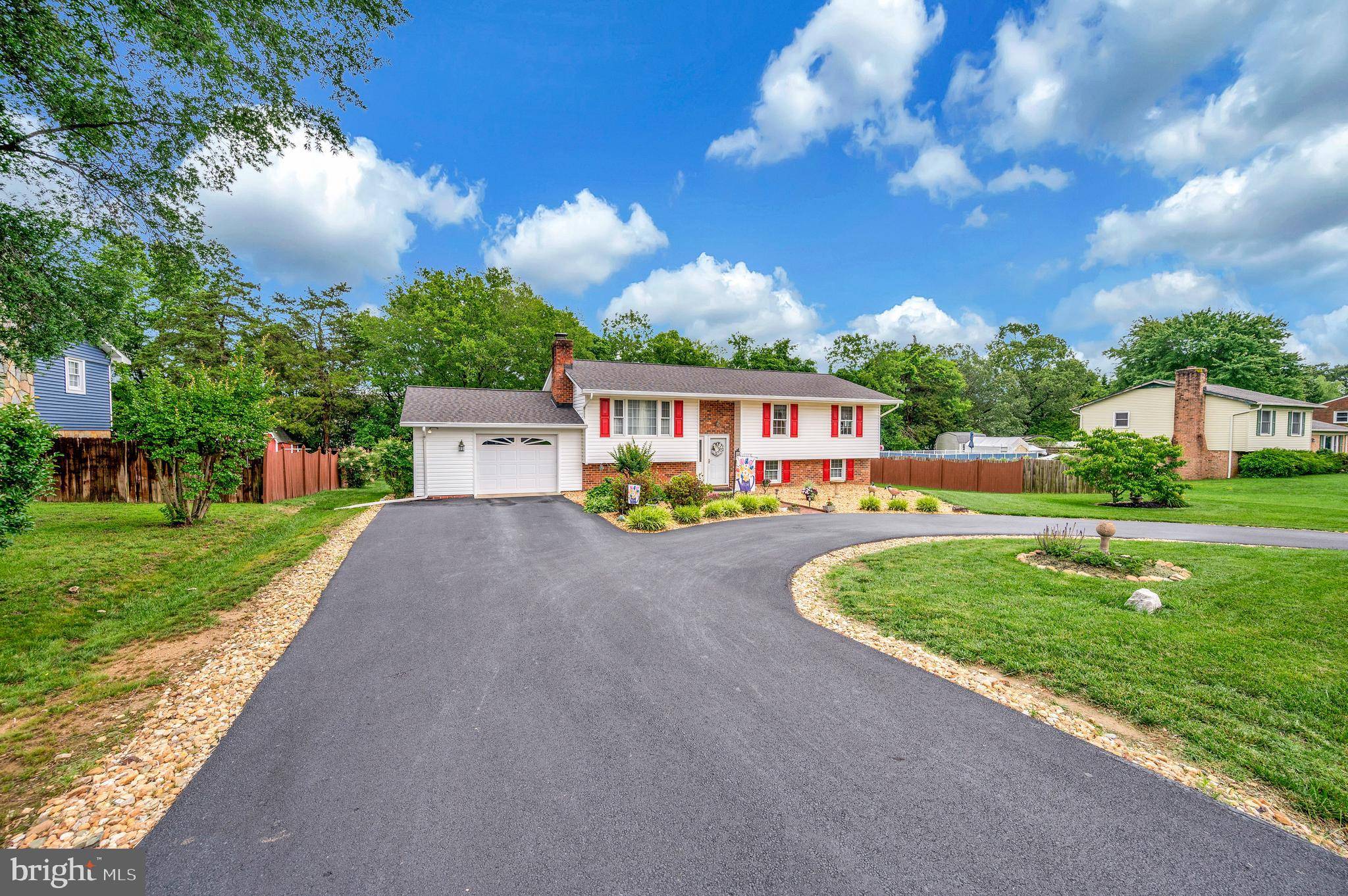 Fredericksburg, VA 22405,806 EDWARDS DR