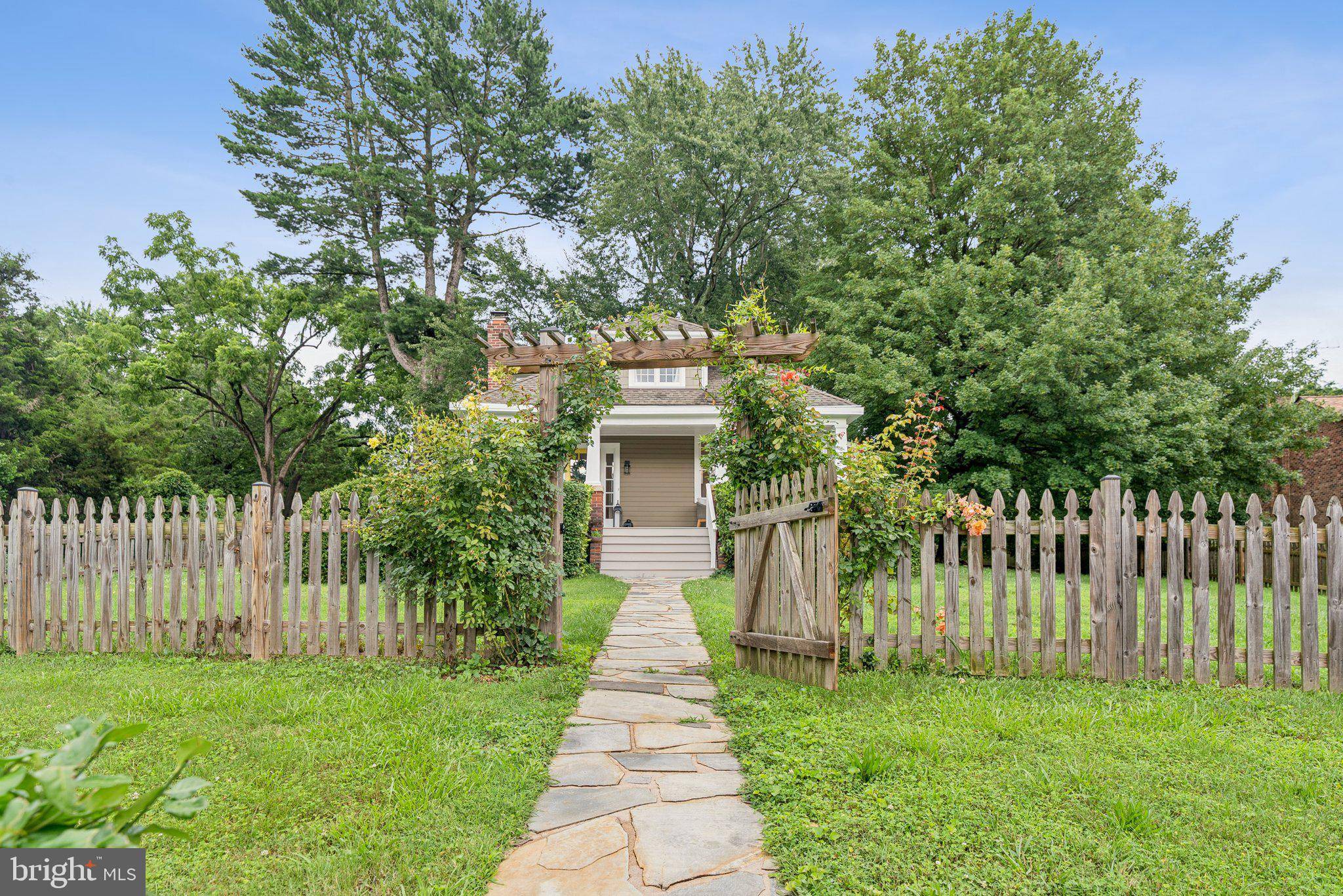 Alexandria, VA 22308,8201 FORT HUNT RD
