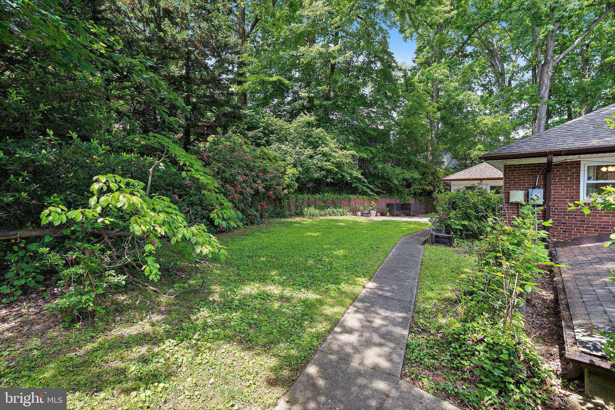 Arlington, VA 22207,2420 N TAYLOR ST