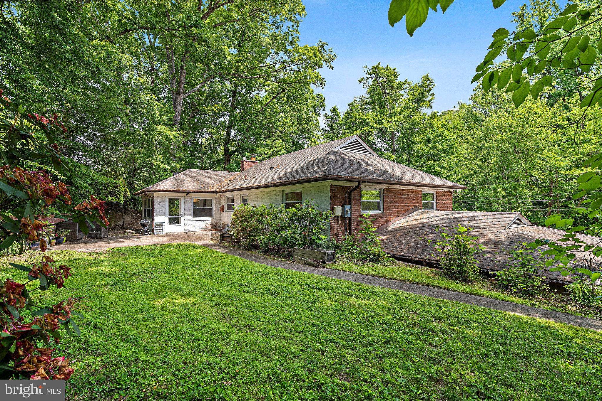 Arlington, VA 22207,2420 N TAYLOR ST