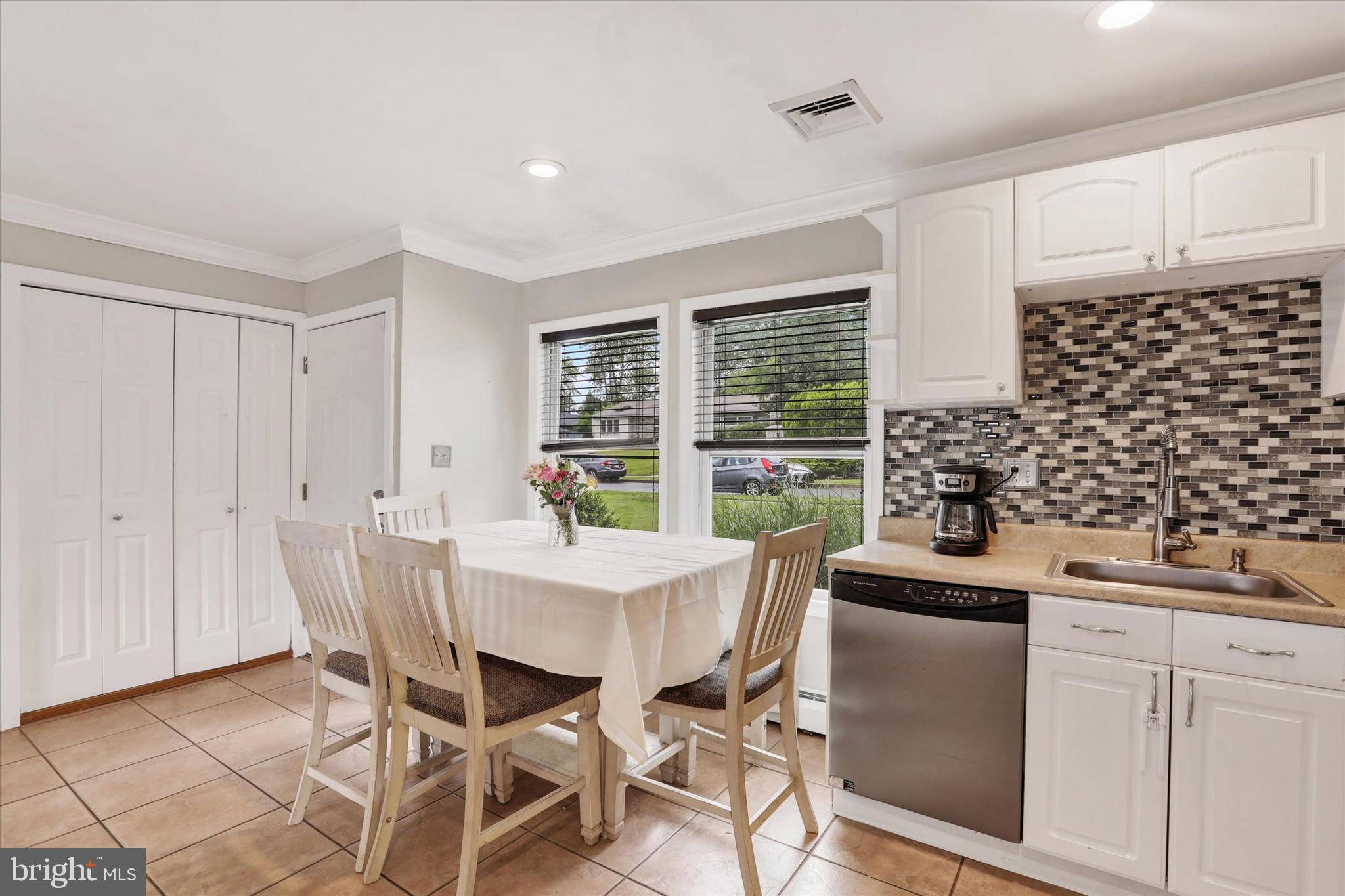 Levittown, PA 19054,30 THIMBLEBERRY LN