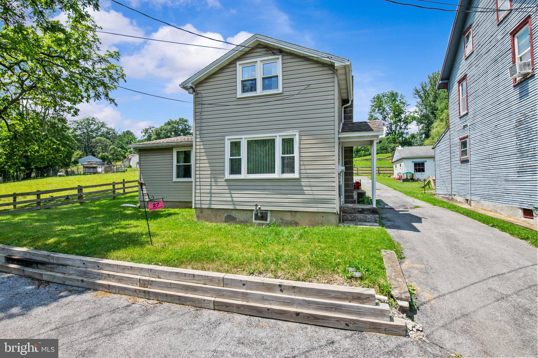 Mohnton, PA 19540,27 HOOVER LN
