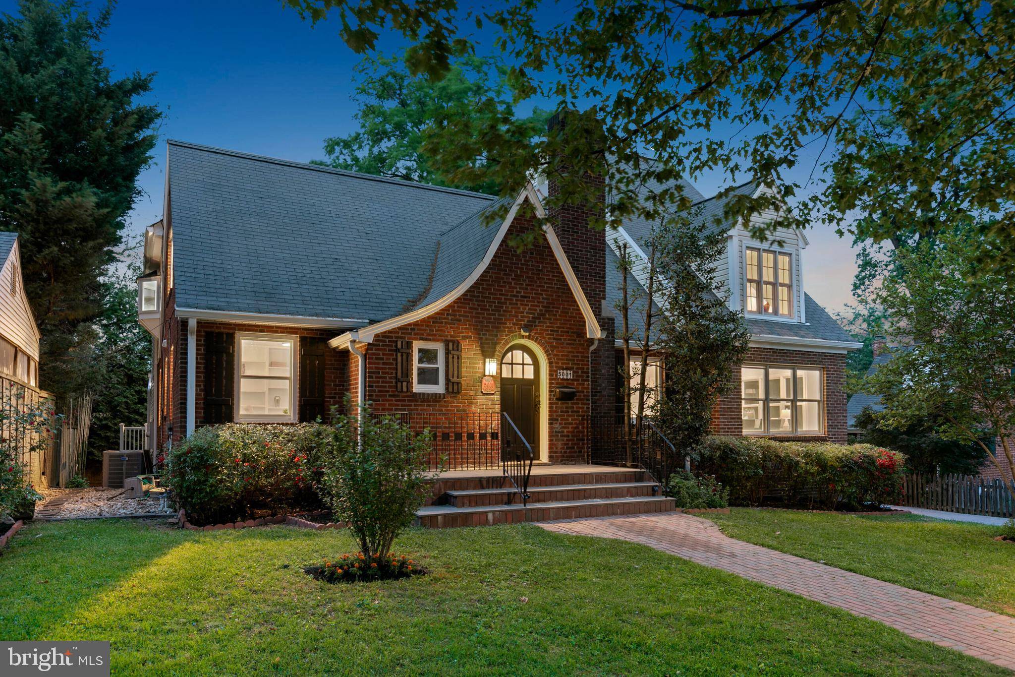 Arlington, VA 22205,5001 14TH ST N