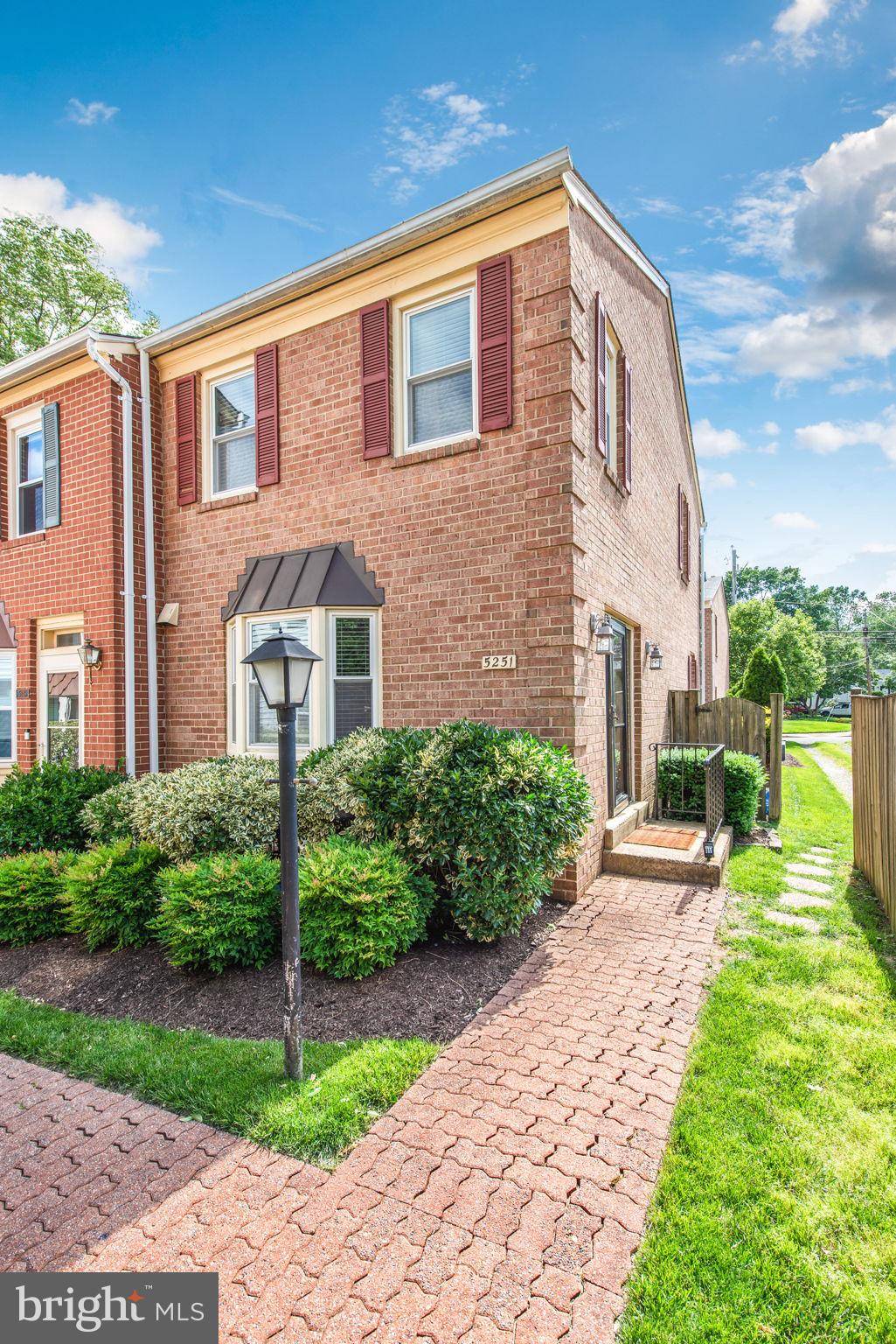 Arlington, VA 22205,5251 WILSON BLVD