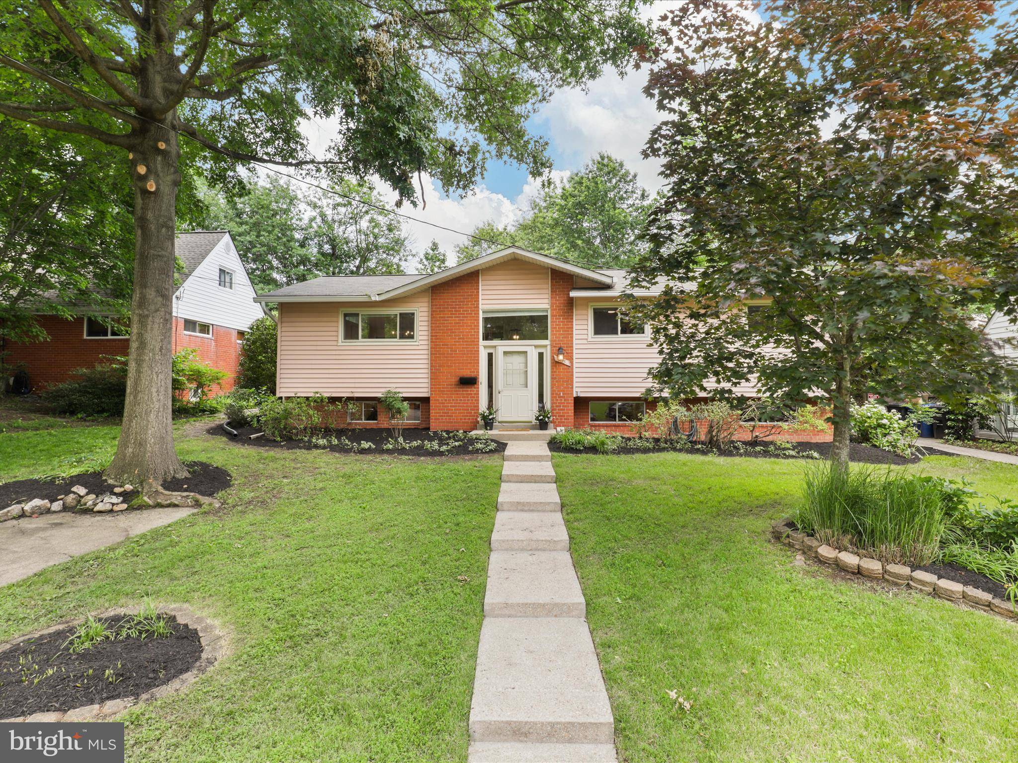 Alexandria, VA 22304,905 PEELE PL