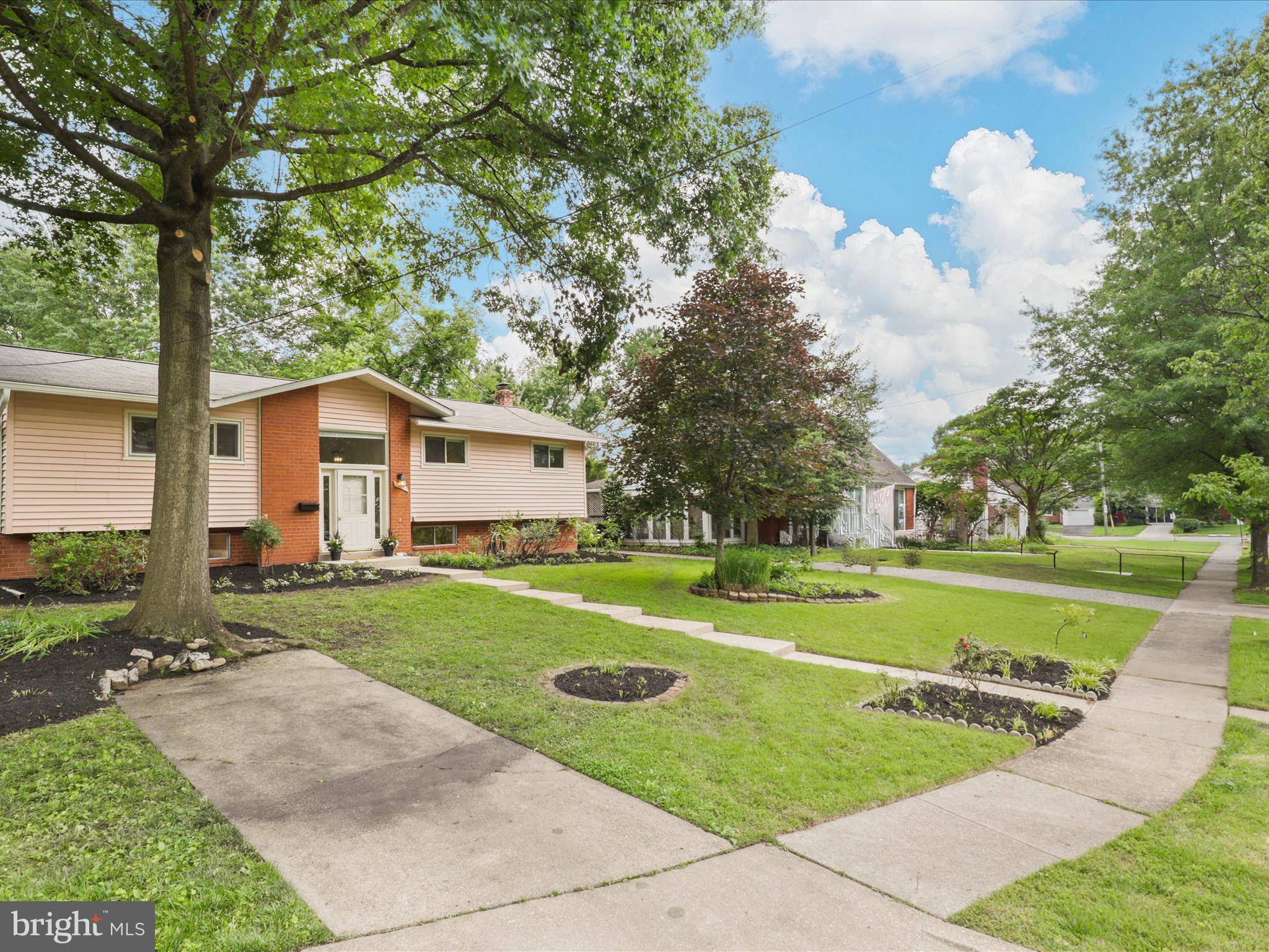 Alexandria, VA 22304,905 PEELE PL