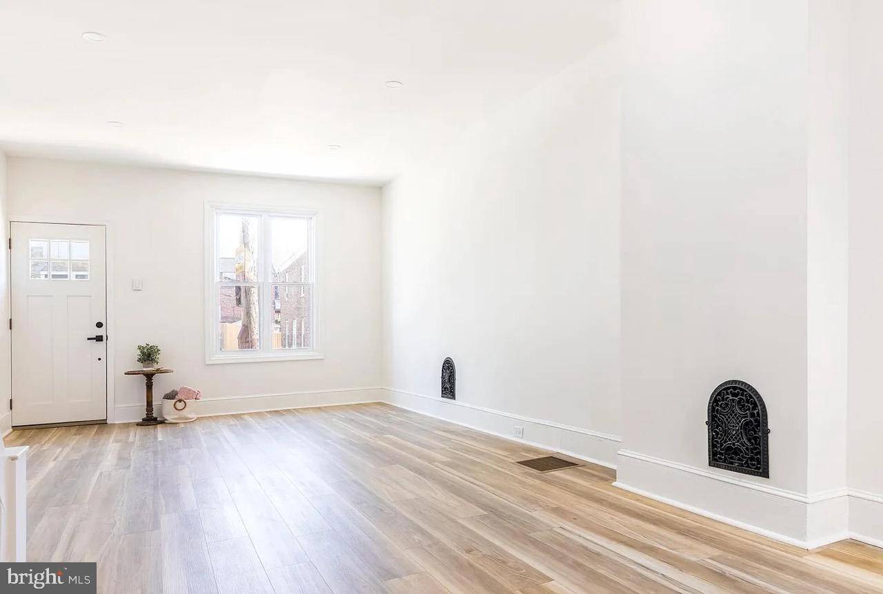 Philadelphia, PA 19128,4648 SILVERWOOD ST