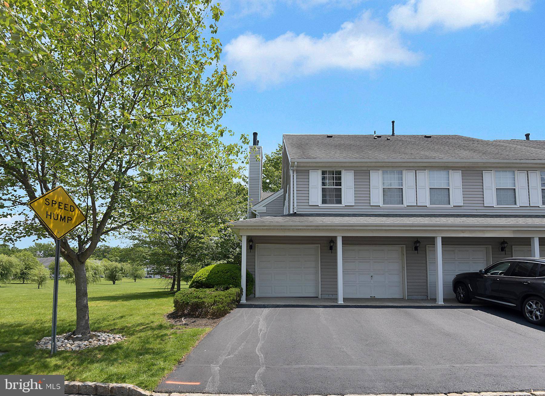 Trenton, NJ 08648,802 EAGLES CHASE DR