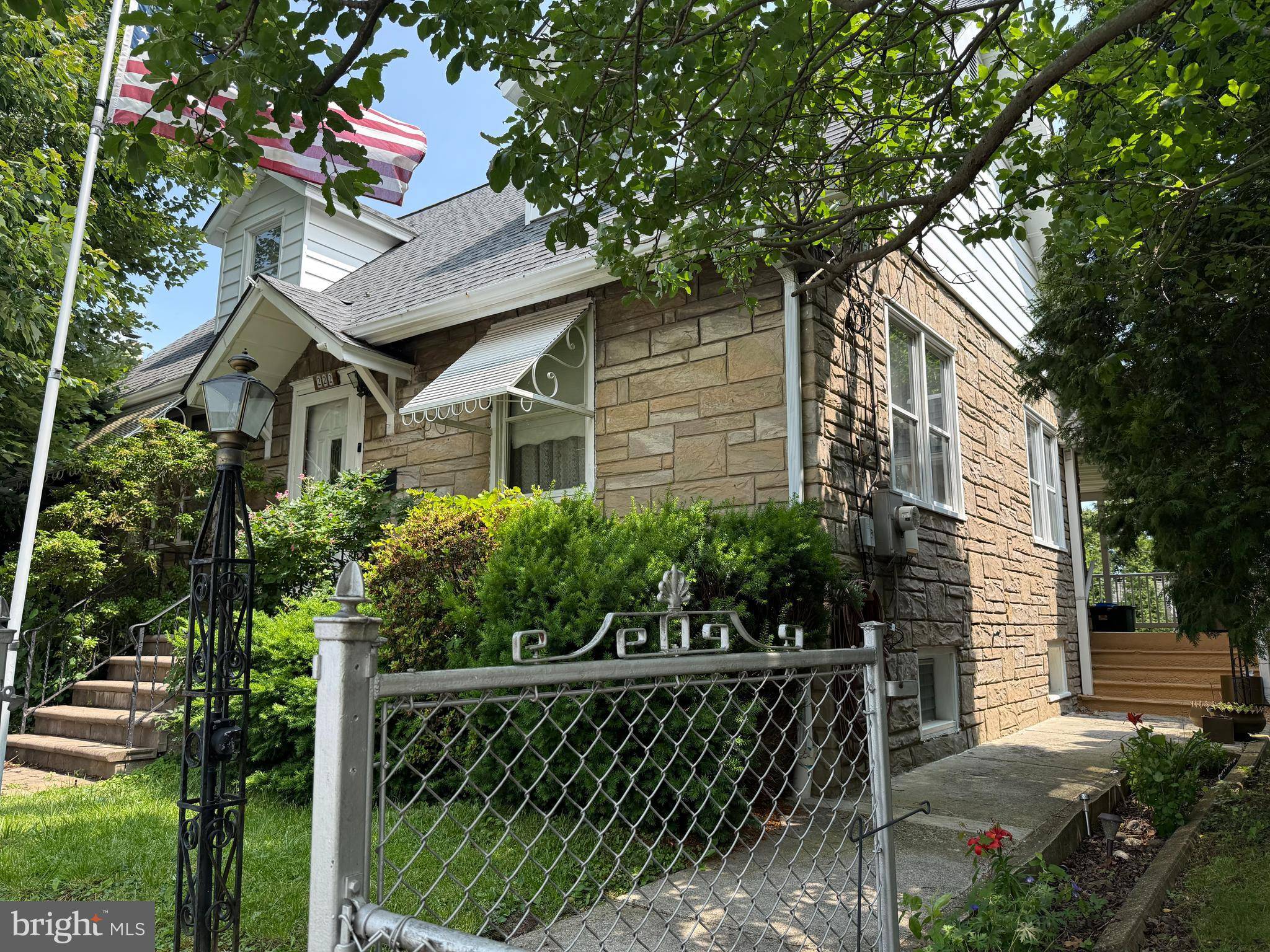Conshohocken, PA 19428,222 MOIR AVE
