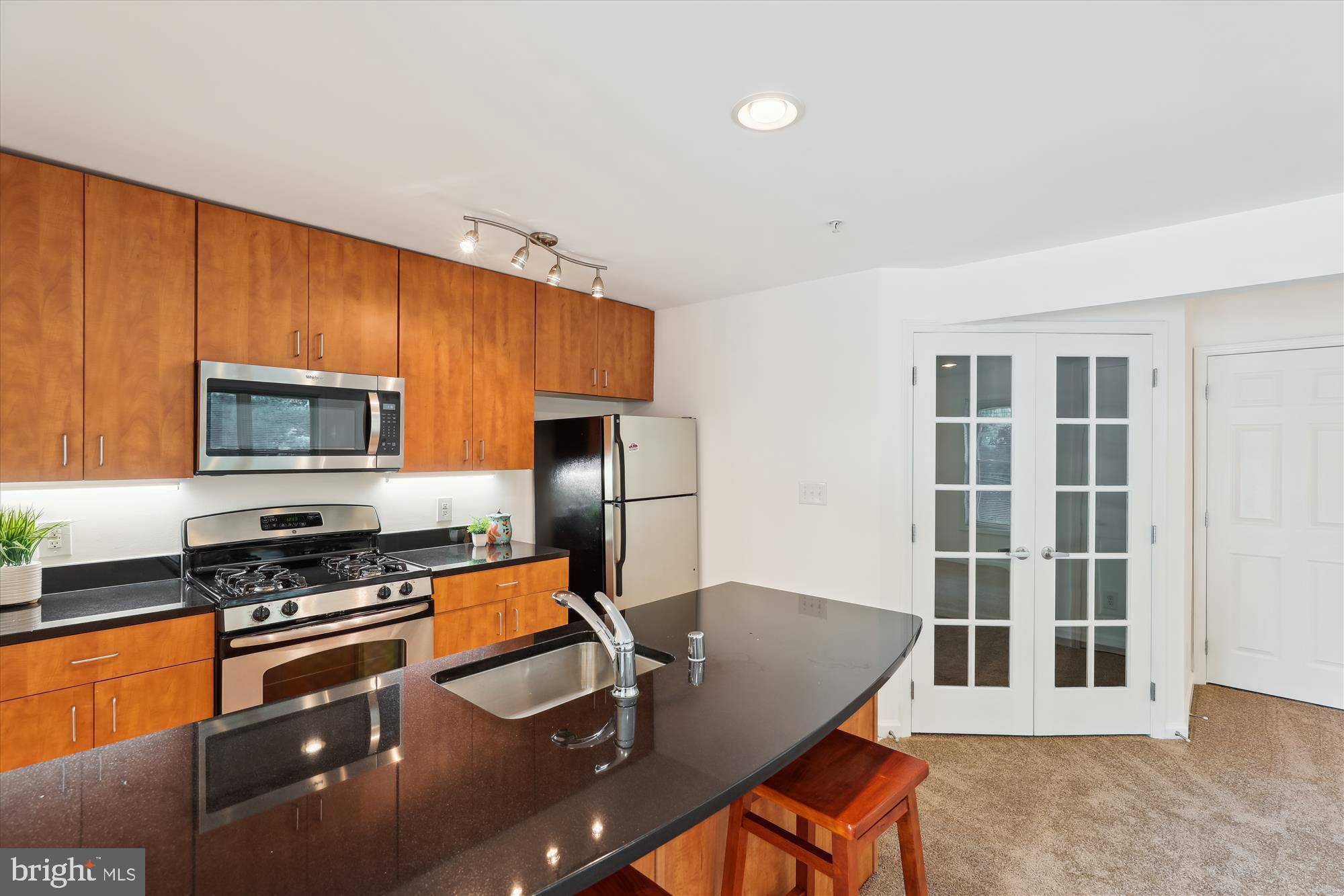 Annapolis, MD 21403,1136 COVE RD #202