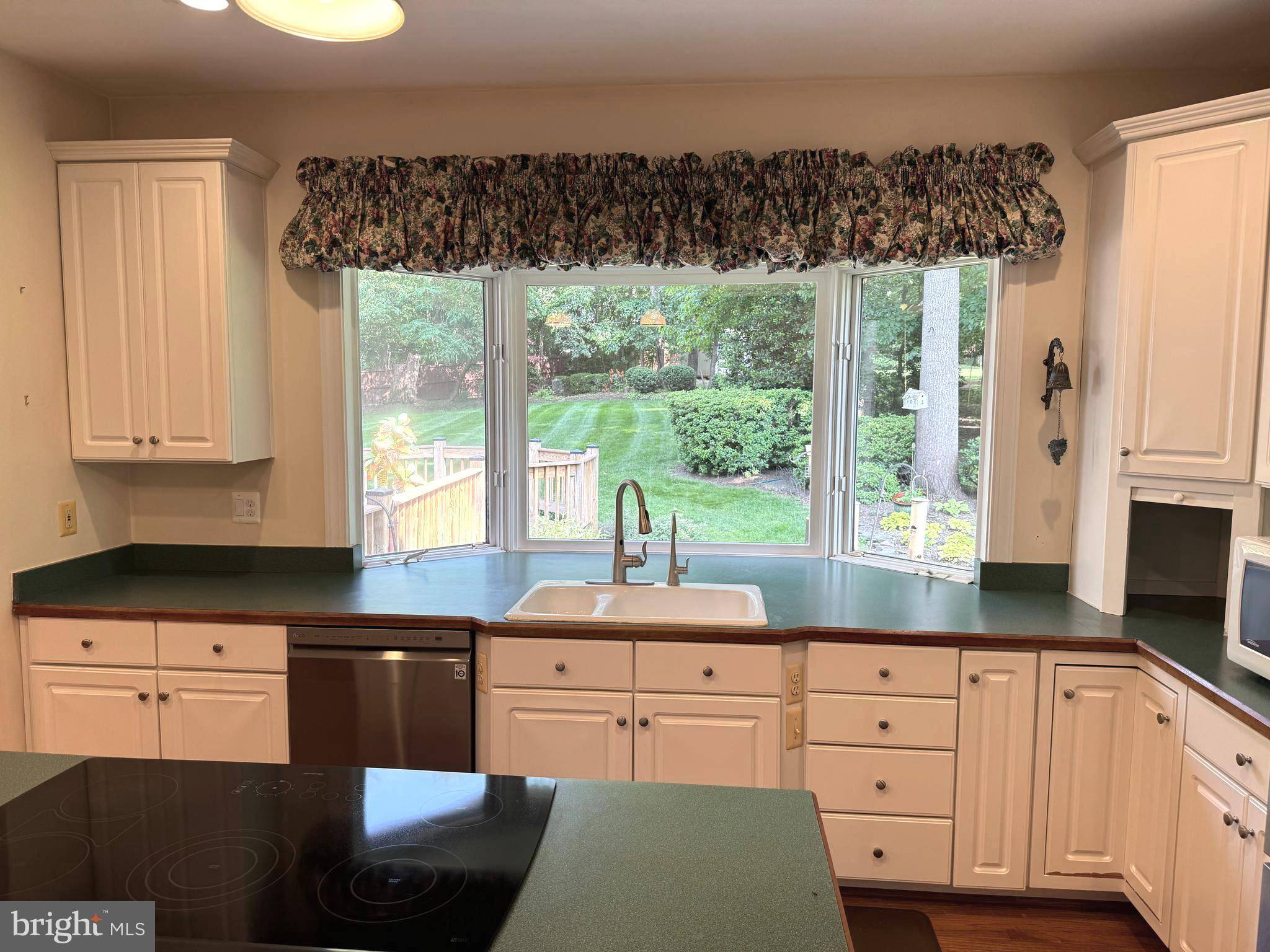 Herndon, VA 20170,1101 ARBOROAK PL