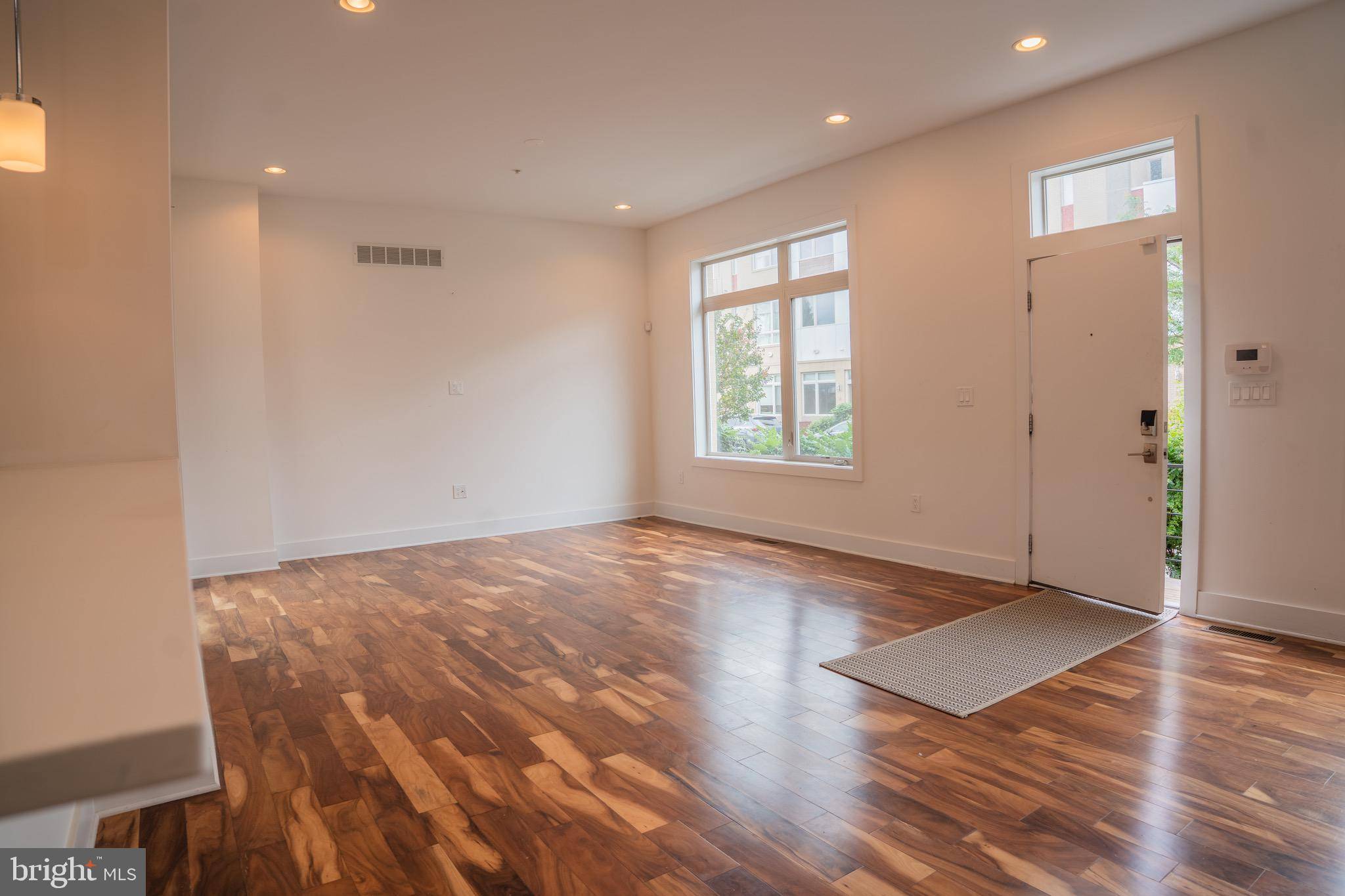 Philadelphia, PA 19147,740 S CHRIS COLUMBUS BOULEVARD #15