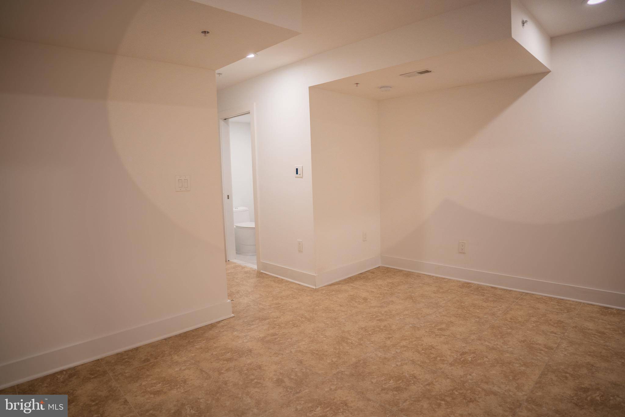 Philadelphia, PA 19147,740 S CHRIS COLUMBUS BOULEVARD #15