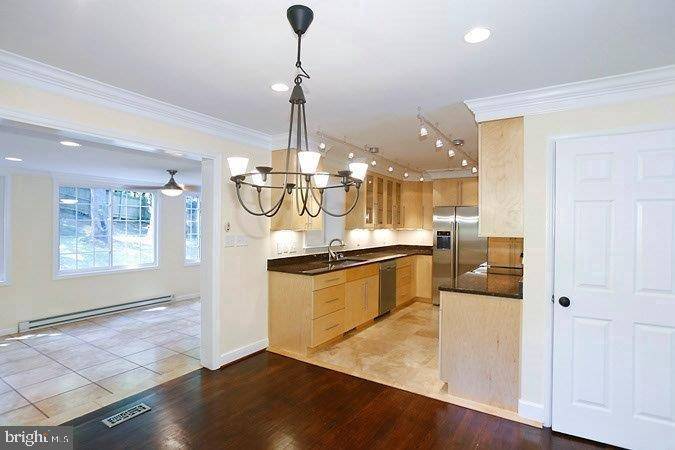Arlington, VA 22207,3528 MILITARY RD