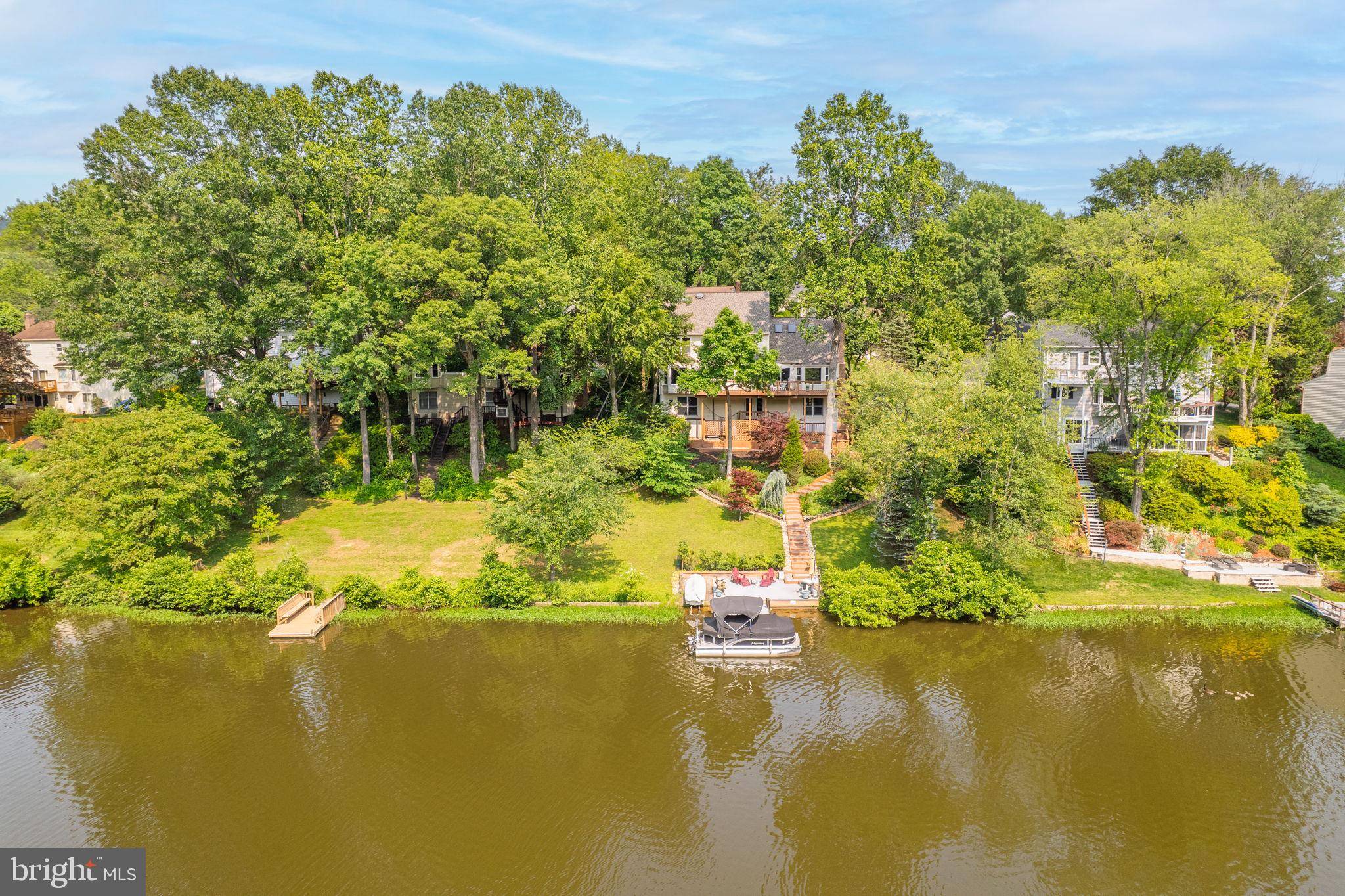 Dumfries, VA 22025,15350 EDGEHILL DR