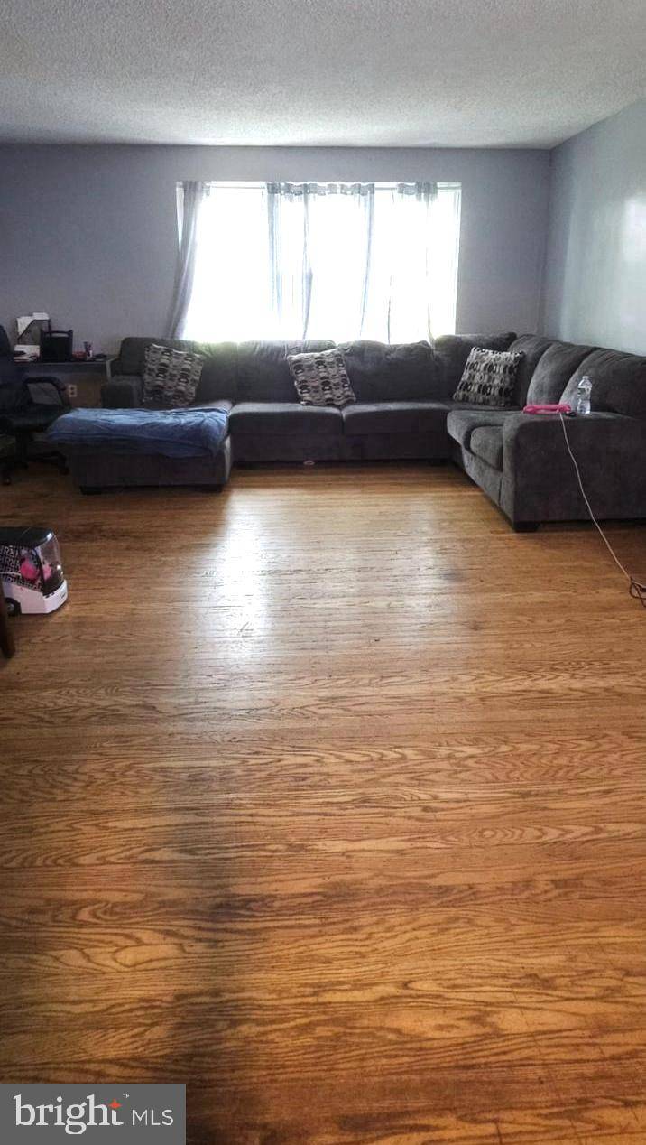 Philadelphia, PA 19111,6517 MONTOUR ST